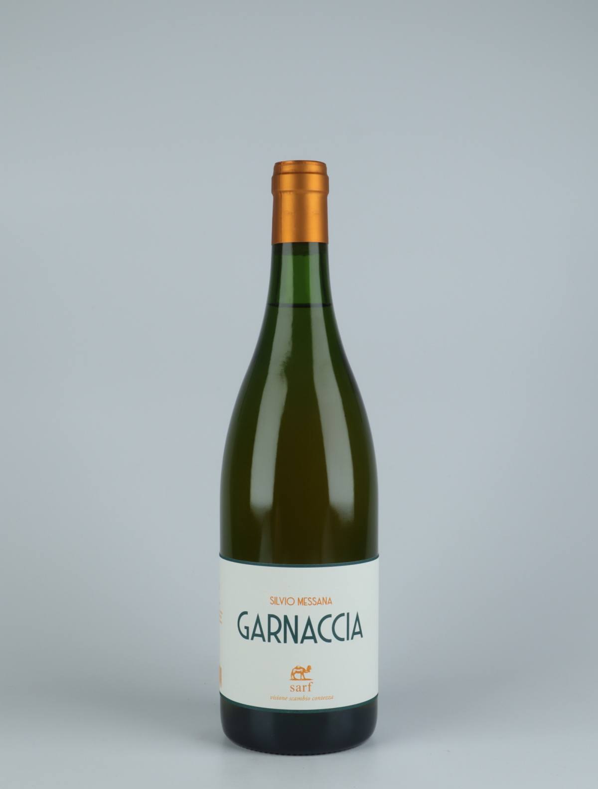 En flaske 2019 Garnaccia Orange vin fra Silvio Messana, Toscana i Italien