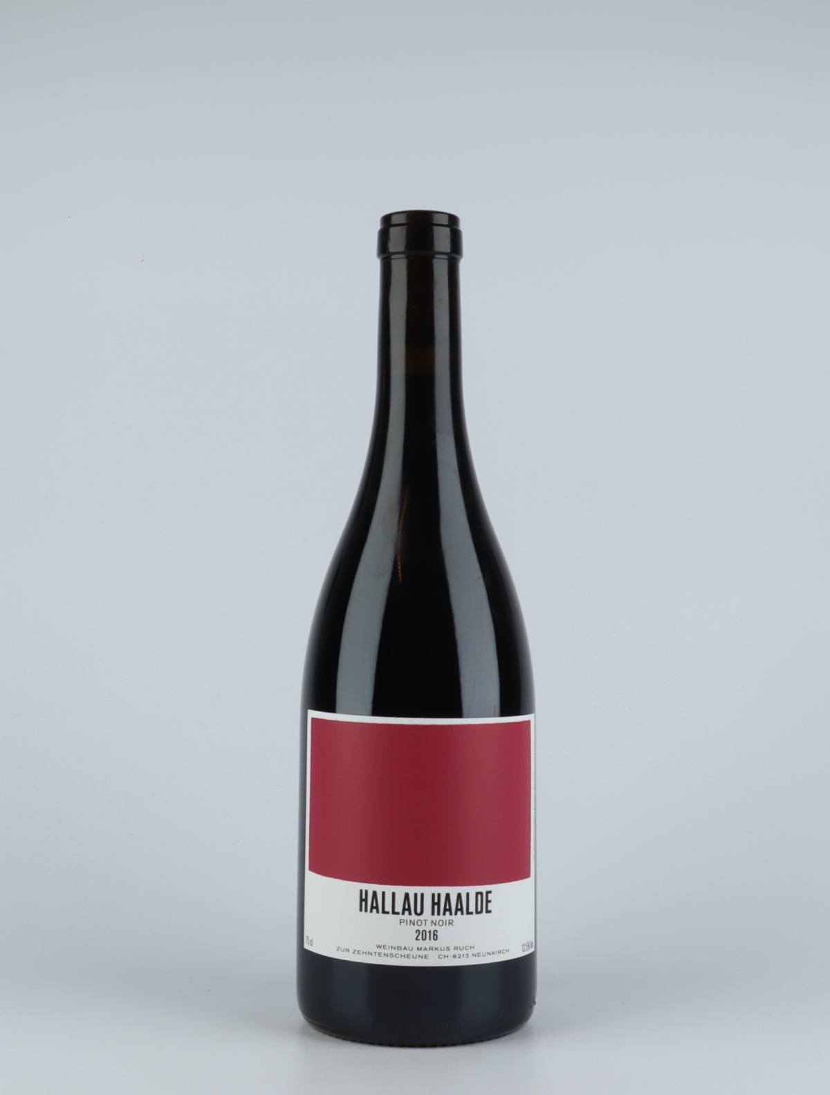 En flaske 2016 Hallau Hallde Rødvin fra Markus Ruch, Schaffhausen i Schweiz
