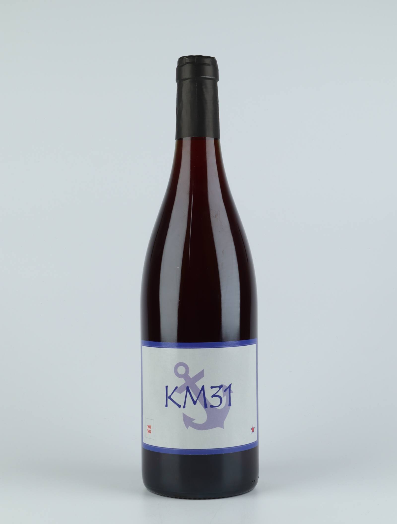 En flaske 2019 KM31 Rødvin fra Domaine Yoyo, Rousillon i Frankrig