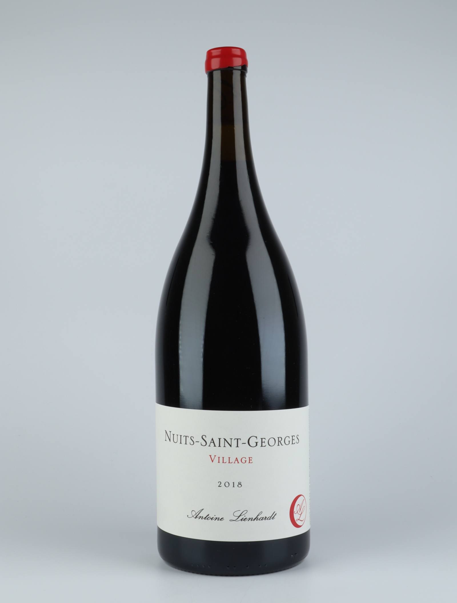 En flaske 2018 Nuits Saint Georges Rødvin fra Antoine Lienhardt, Bourgogne i Frankrig