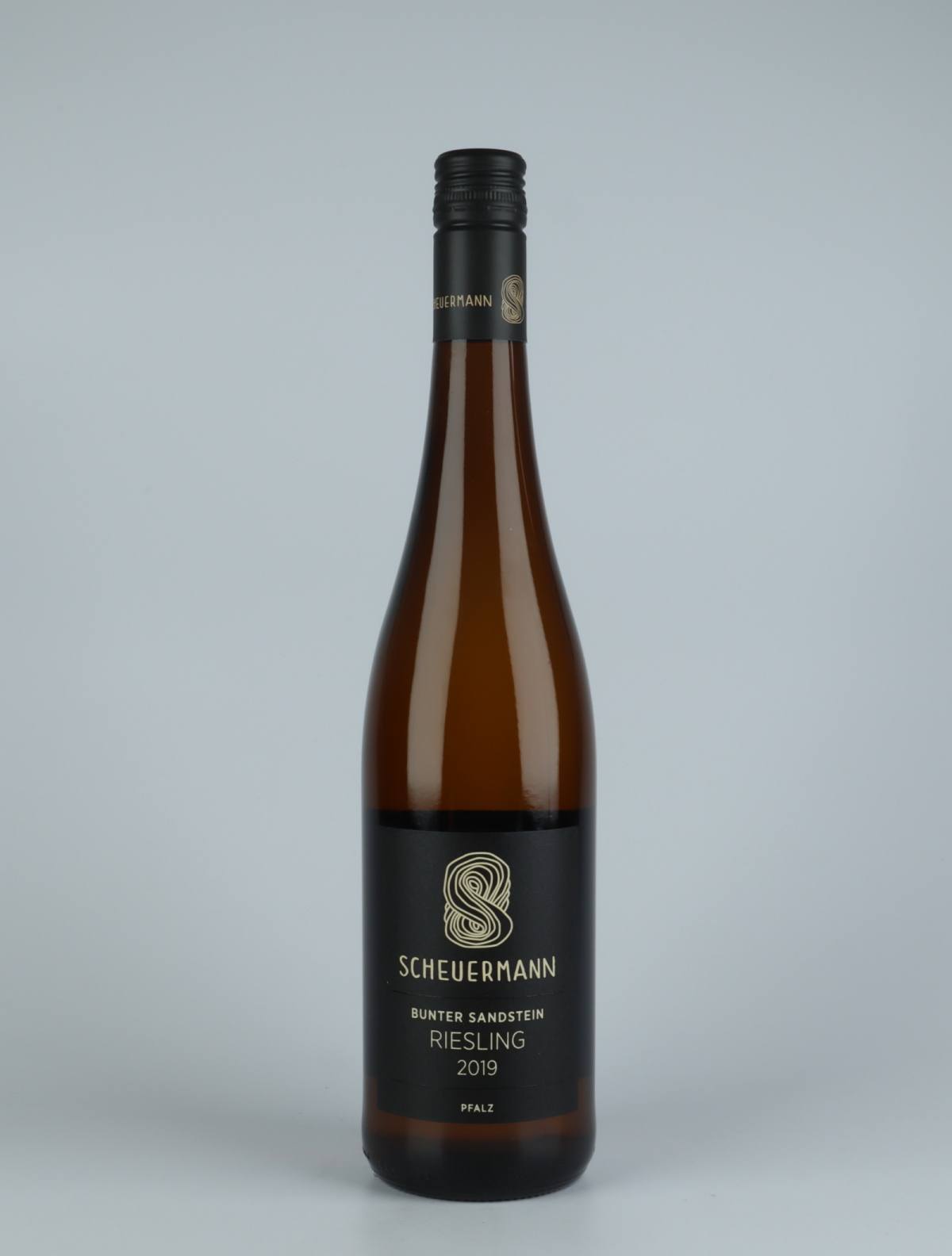 En flaske 2019 Riesling Bunter Sandstein Hvidvin fra Weingut Scheuermann, Pfalz i Tyskland