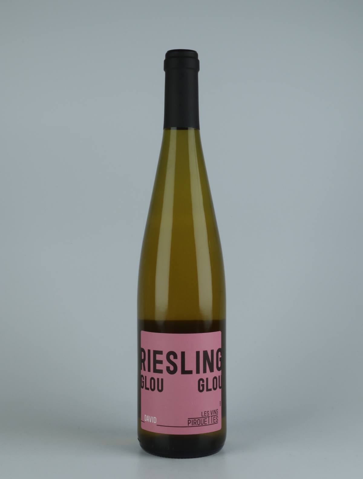 En flaske 2018 Riesling Glou Glou de David Hvidvin fra Les Vins Pirouettes, Alsace i Frankrig