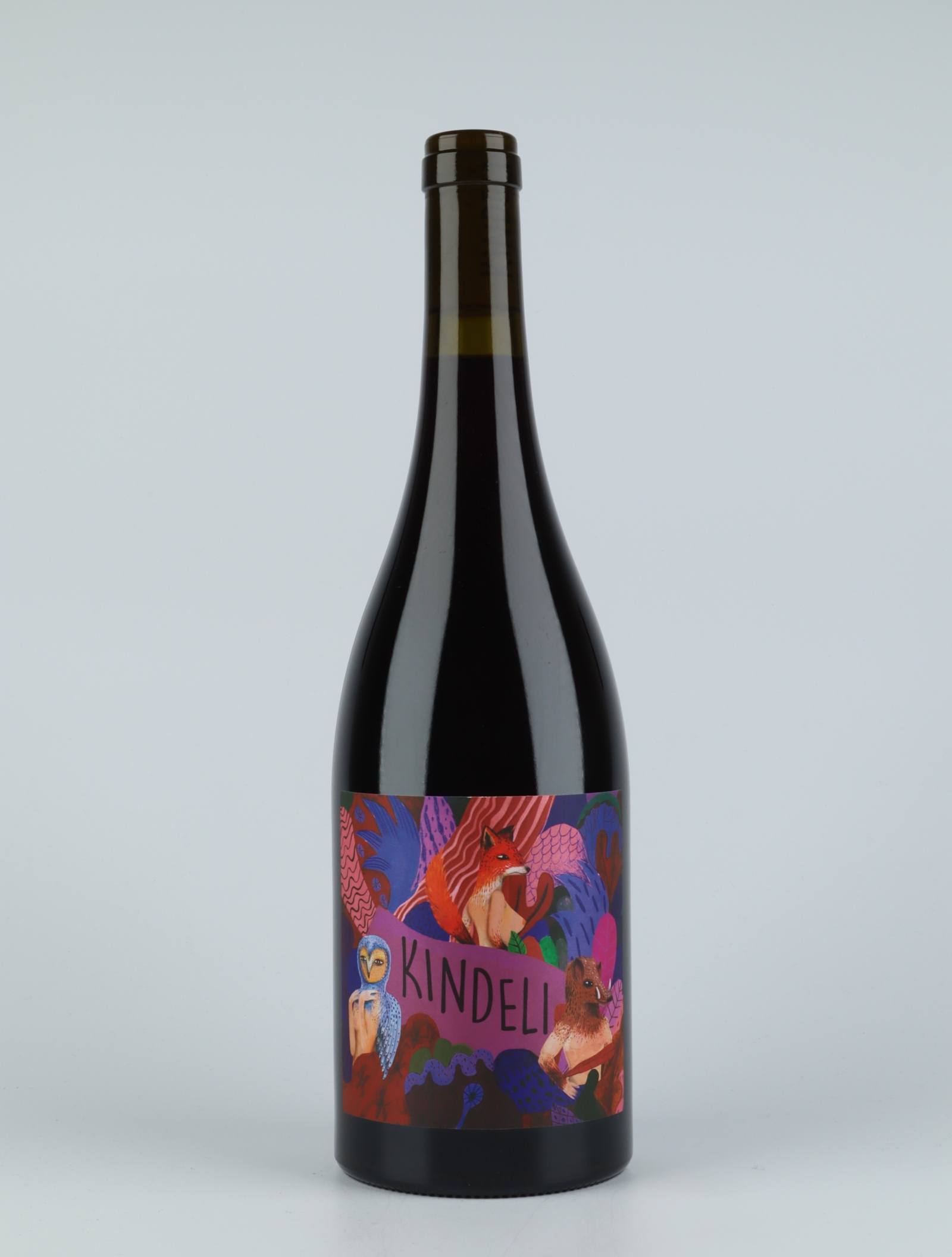 En flaske 2019 Tinto Rødvin fra Kindeli, Nelson i New Zealand