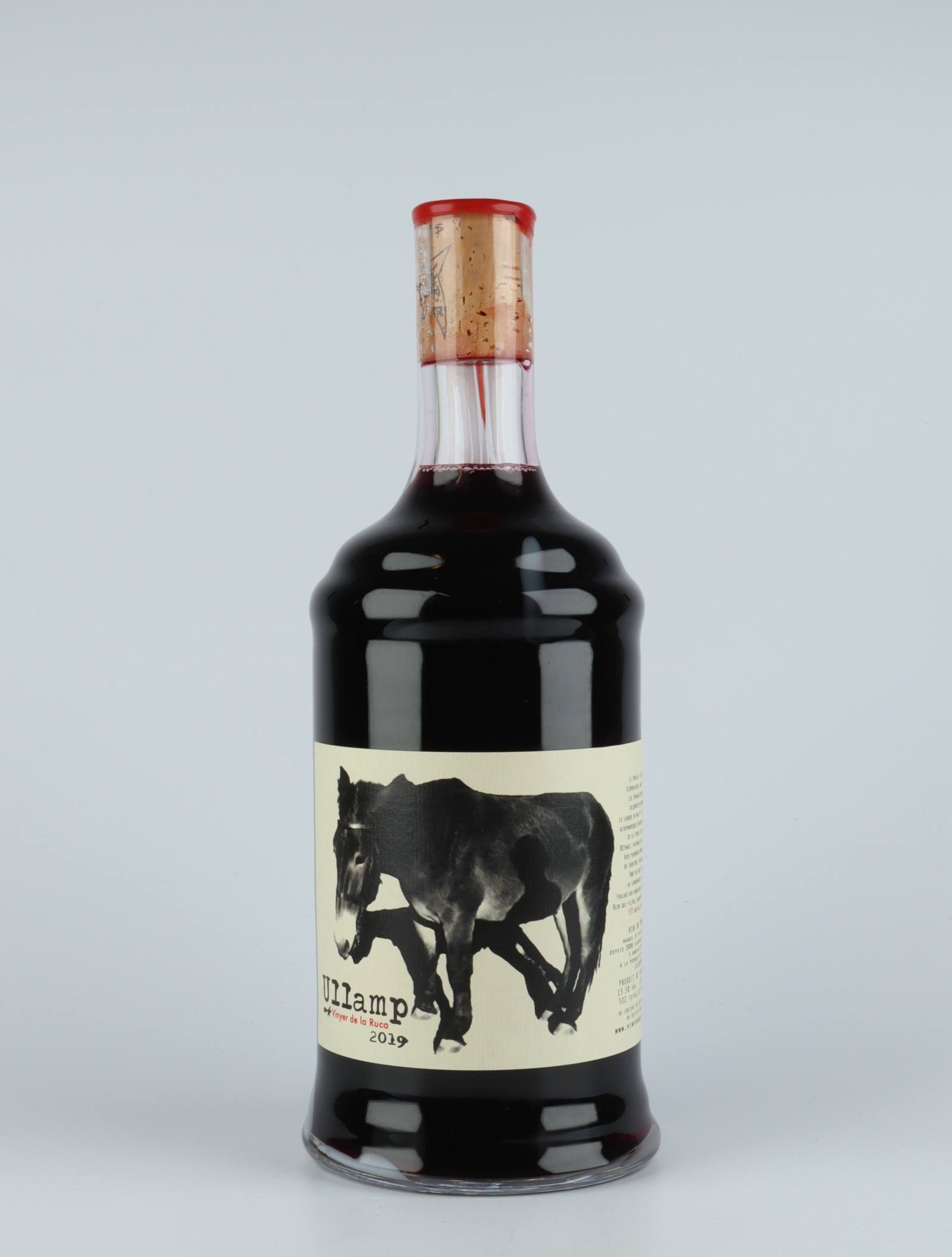 En flaske 2019 Ullamp Rødvin fra Vinyer de la Ruca, Rousillon i Frankrig