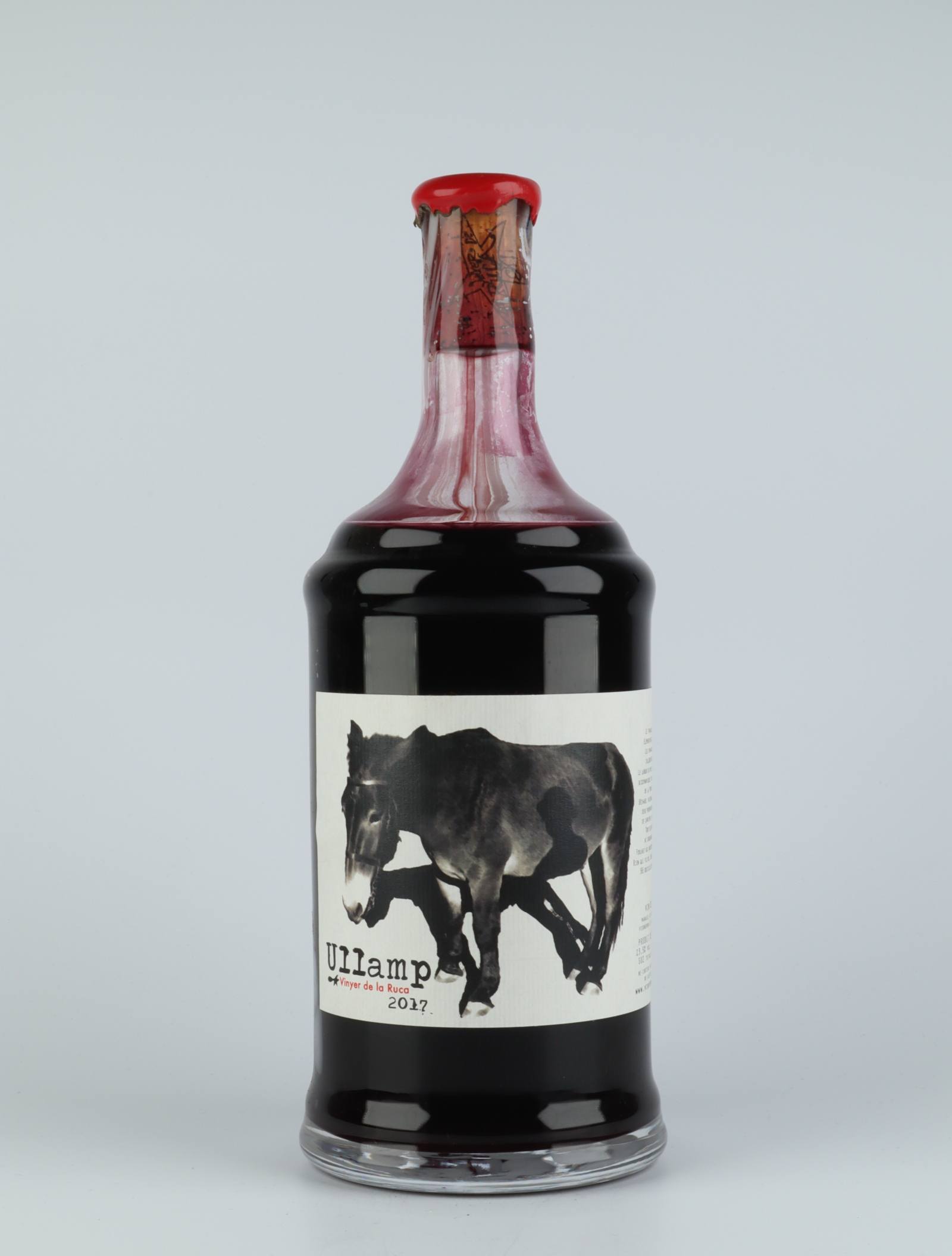 A bottle 2017 Ullamp Rødvin from Vinyer de la Ruca, Roussillon in Frankrig