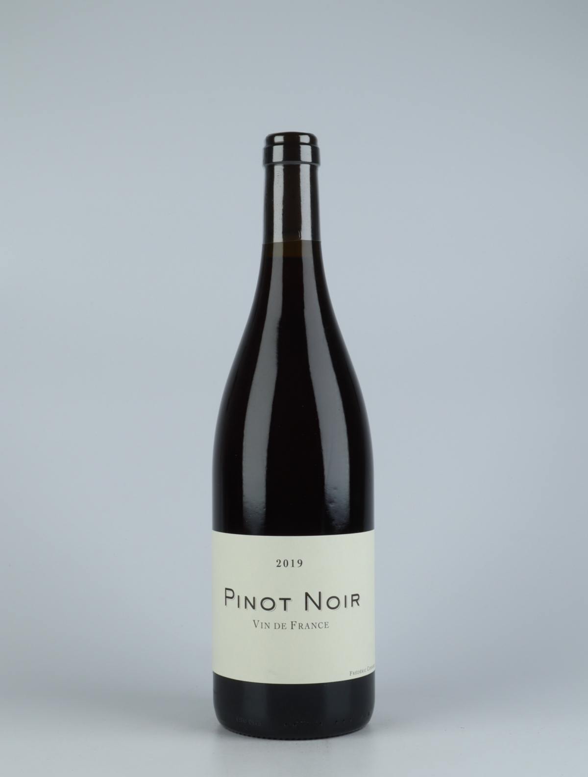 A bottle 2019 Pinot Noir Rødvin from Frédéric Cossard, Bourgogne in Frankrig