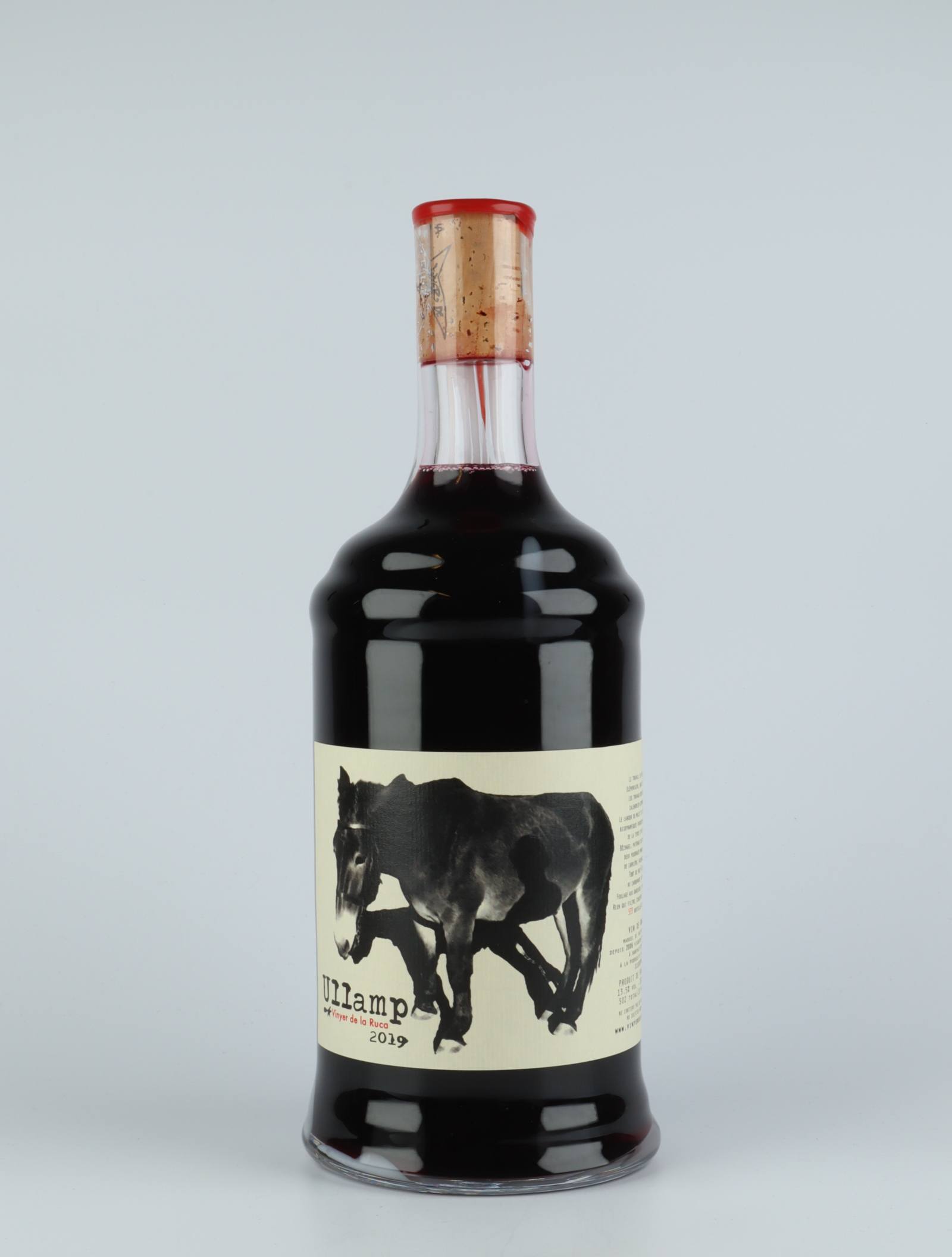 A bottle 2019 Ullamp Rødvin from Vinyer de la Ruca, Roussillon in Frankrig