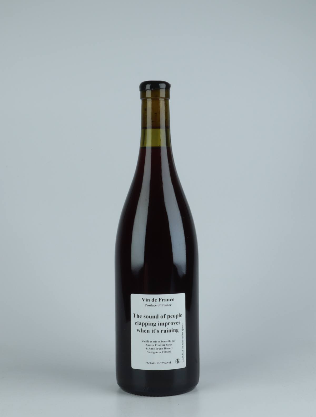 A bottle 2020 The sound of people clapping improves when it’s raining Red wine from Anders Frederik Steen &amp; Anne Bruun Blauert, Ardèche in France