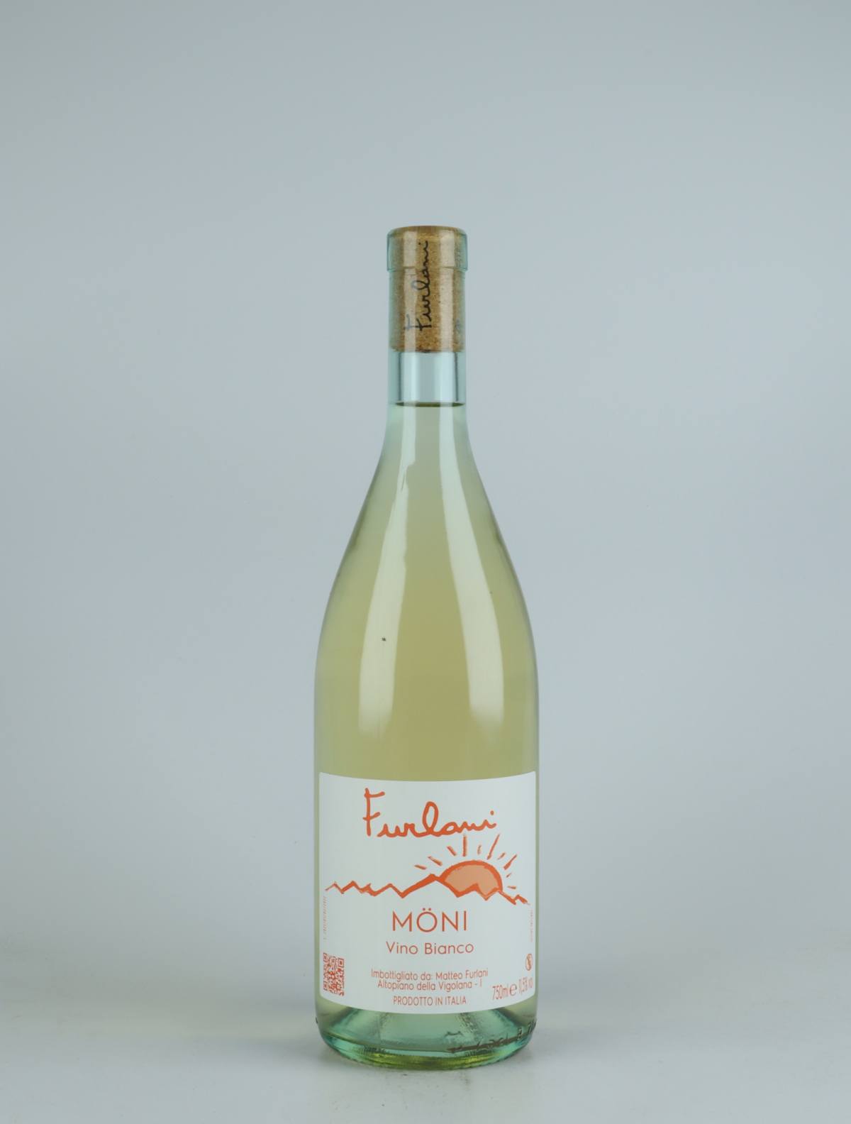 A bottle 2020 Bianco Möni Hvidvin from Cantina Furlani, Alto Adige in Italien