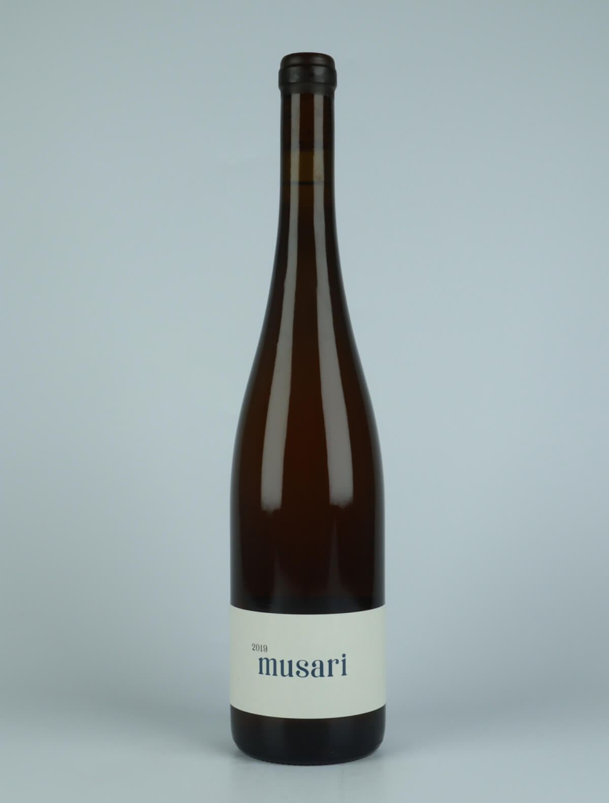 A bottle 2019 Musari Hvidvin from Jakob Tennstedt, Mosel in Tyskland