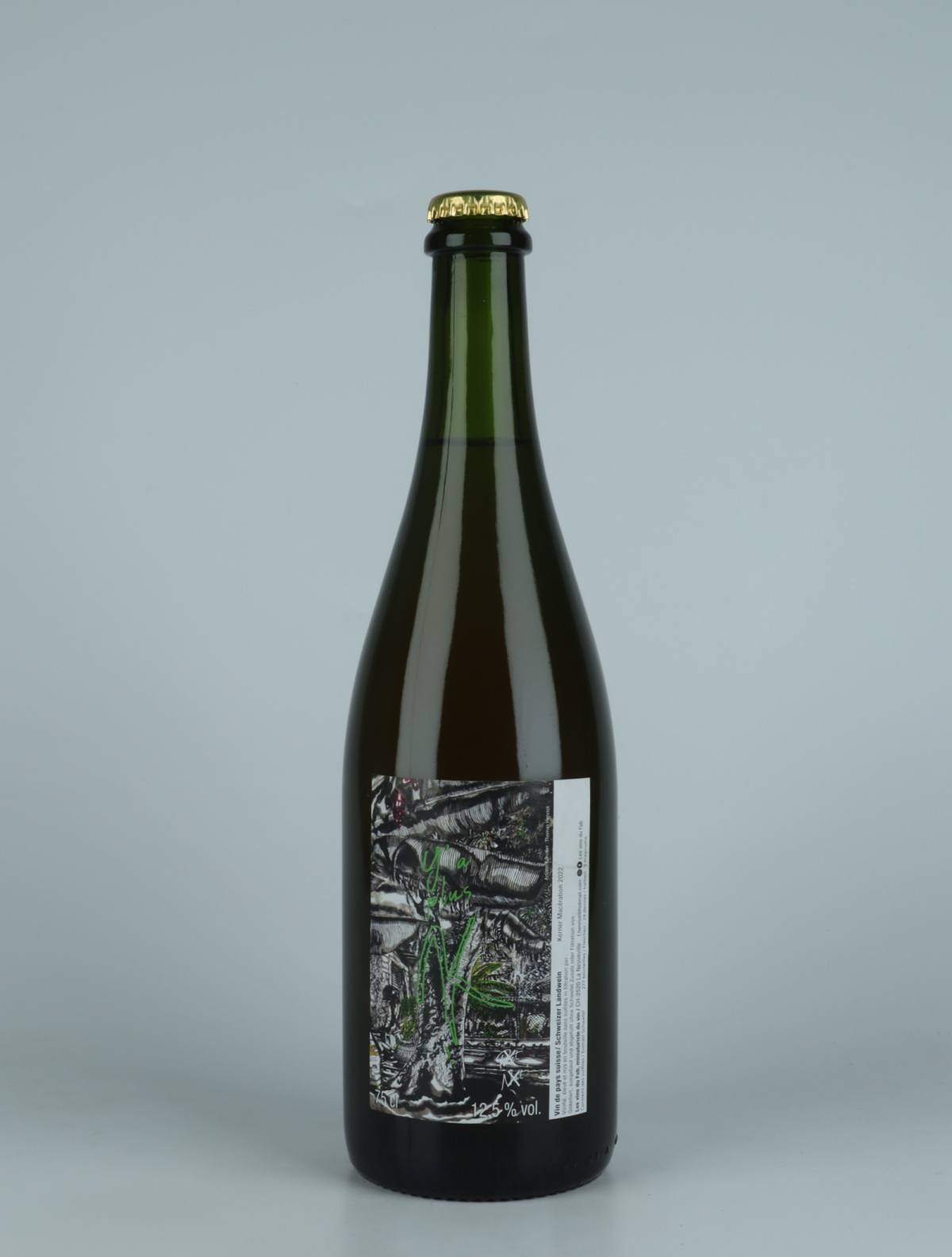 A bottle 2022 Y'a plus K - Kerner Orange wine from Les Vins du Fab, Neuchâtel in Switzerland
