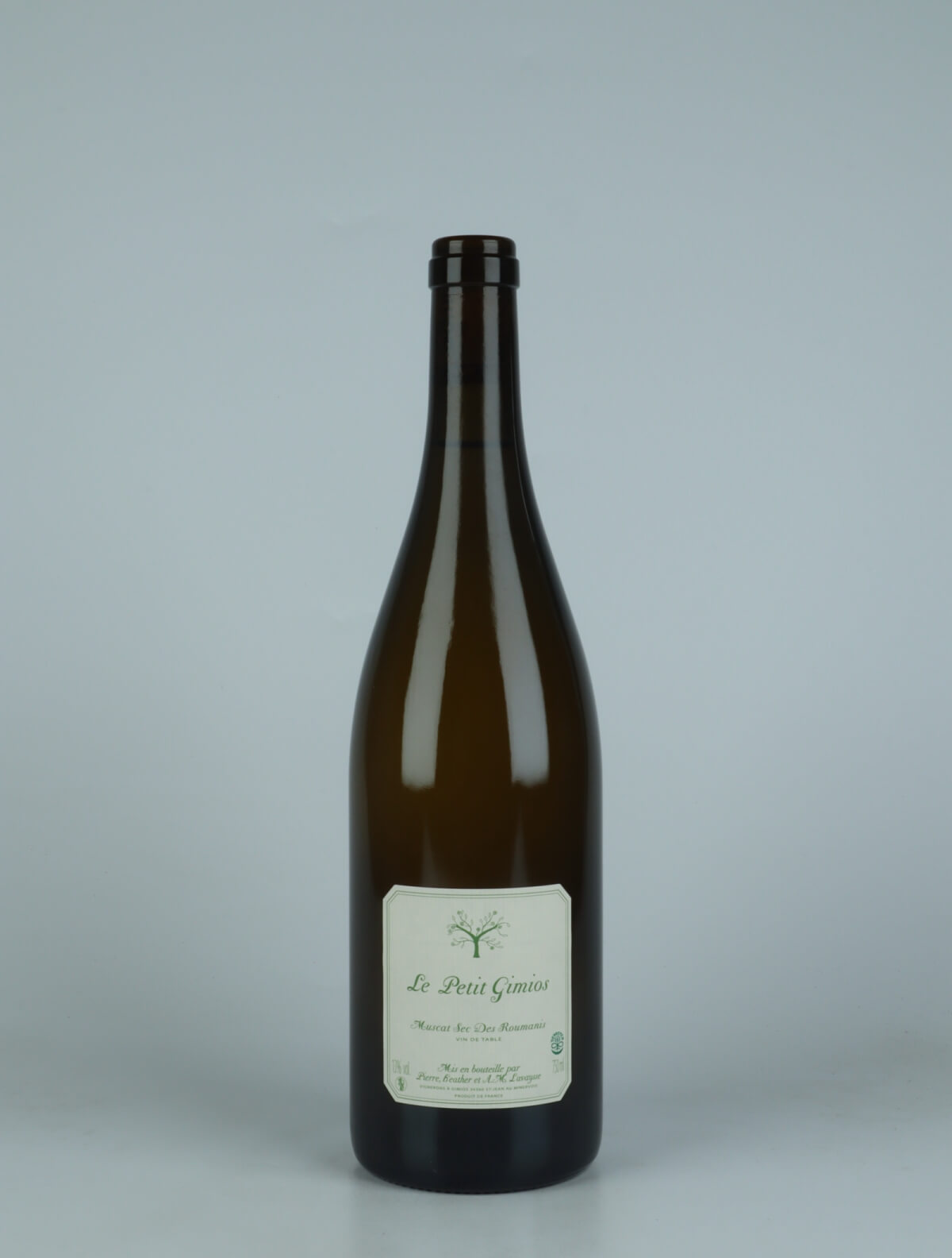 A bottle 2022 Muscat sec White wine from Le Petit Domaine de Gimios, Roussillon in France