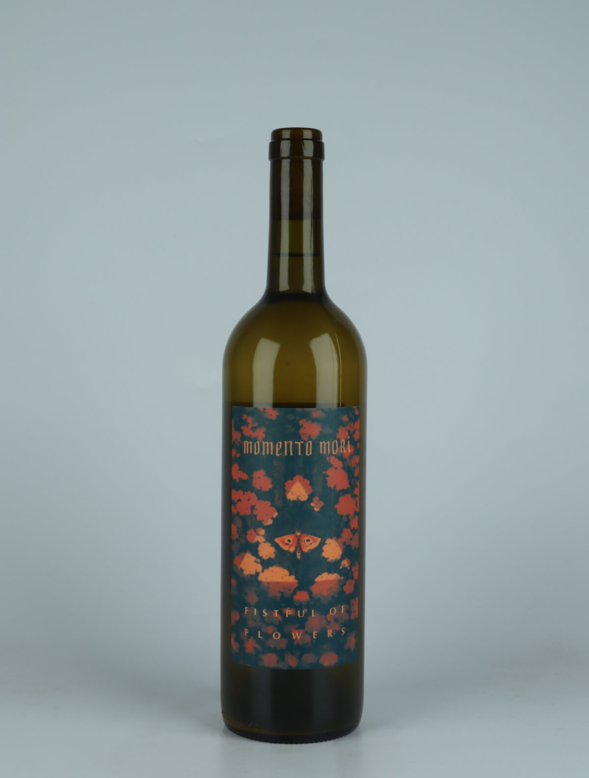 A bottle 2022 Fistful of Flowers Orange vin from Momento Mori, Victoria in Australien
