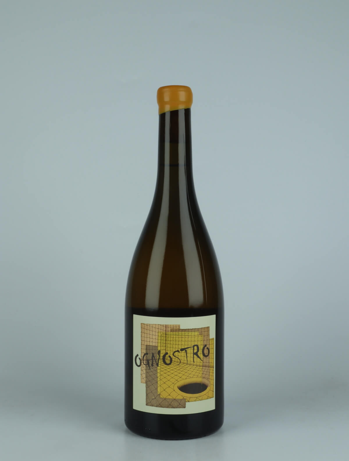 A bottle 2022 Ognostro Bianco Hvidvin from Marco Tinessa, Campanien in Italien