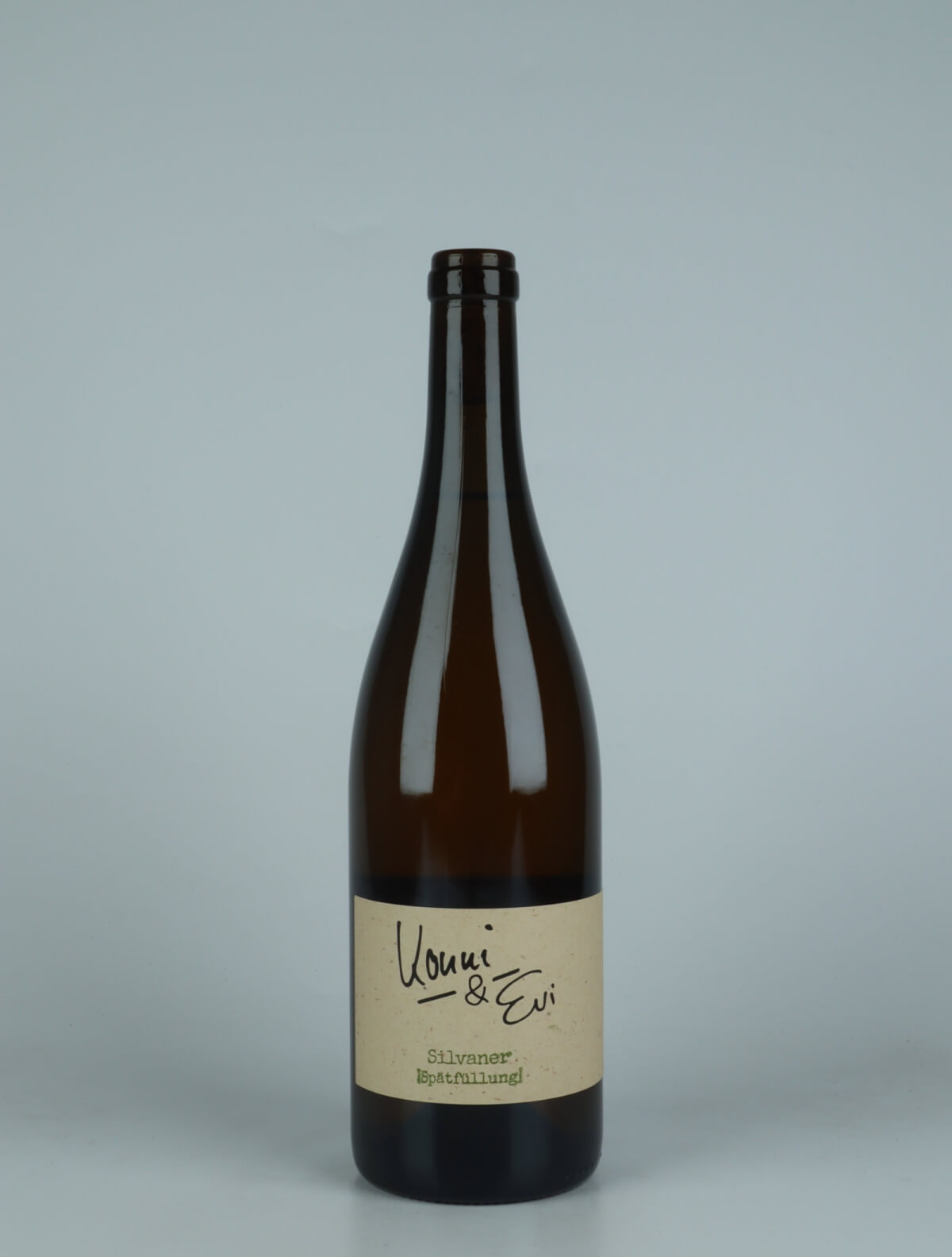 A bottle 2021 Silvaner Spätfüllung White wine from Konni &amp; Evi, Saale-Unstrut in Germany
