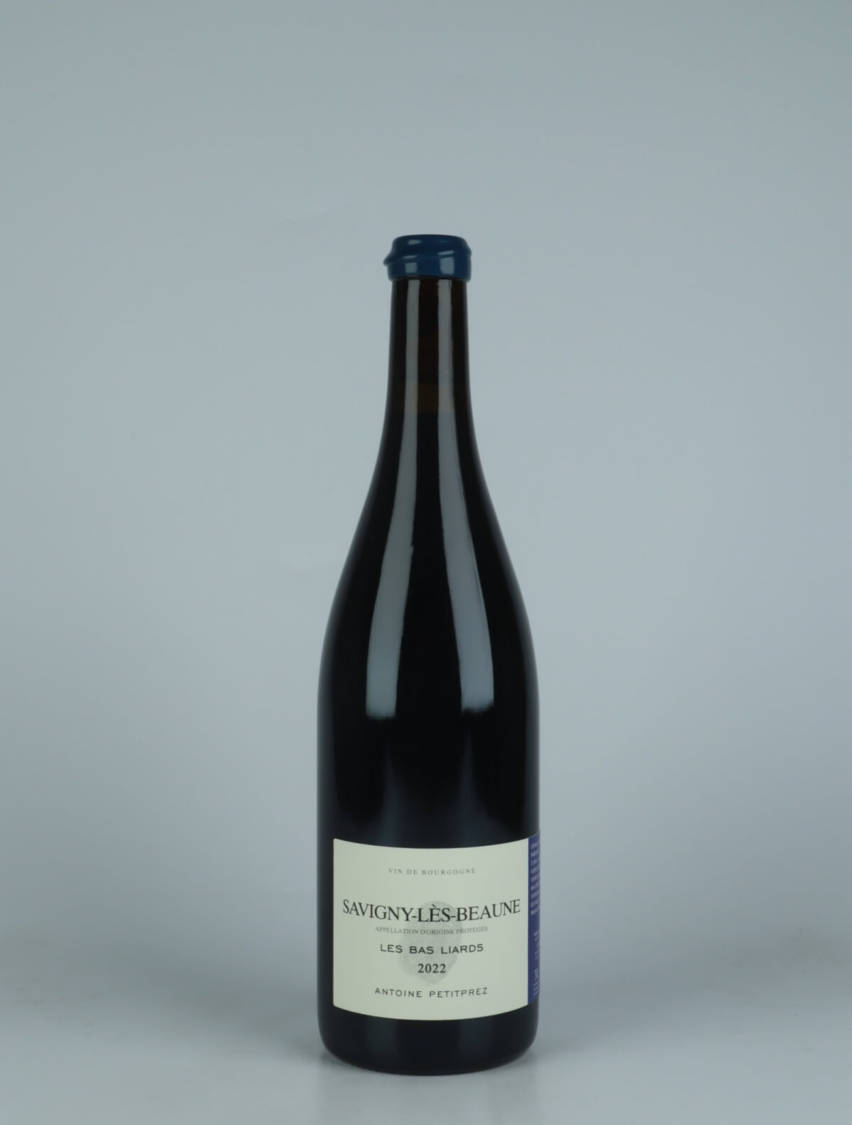 A bottle 2022 Savigny les Beaune - Les Bas Liards Rødvin from Antoine Petitprez, Bourgogne in Frankrig