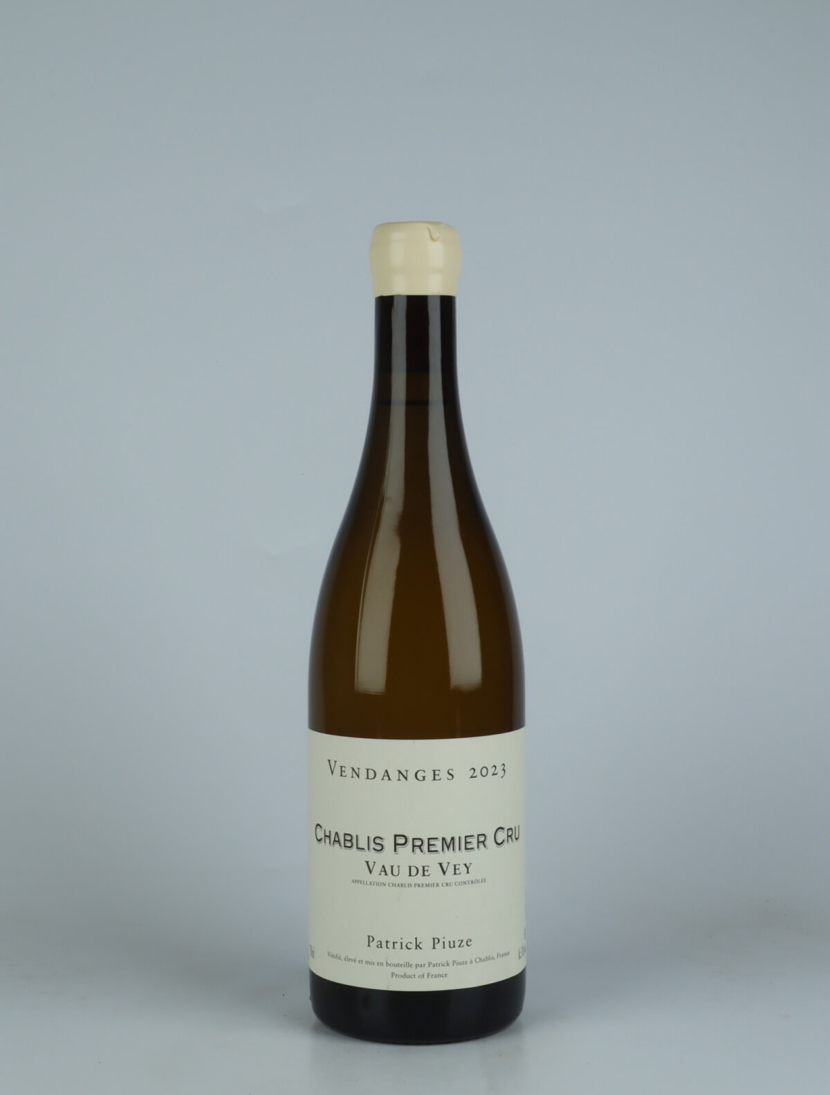 A bottle 2023 Chablis 1. Cru - Vau de Vey Hvidvin from Patrick Piuze, Bourgogne in Frankrig