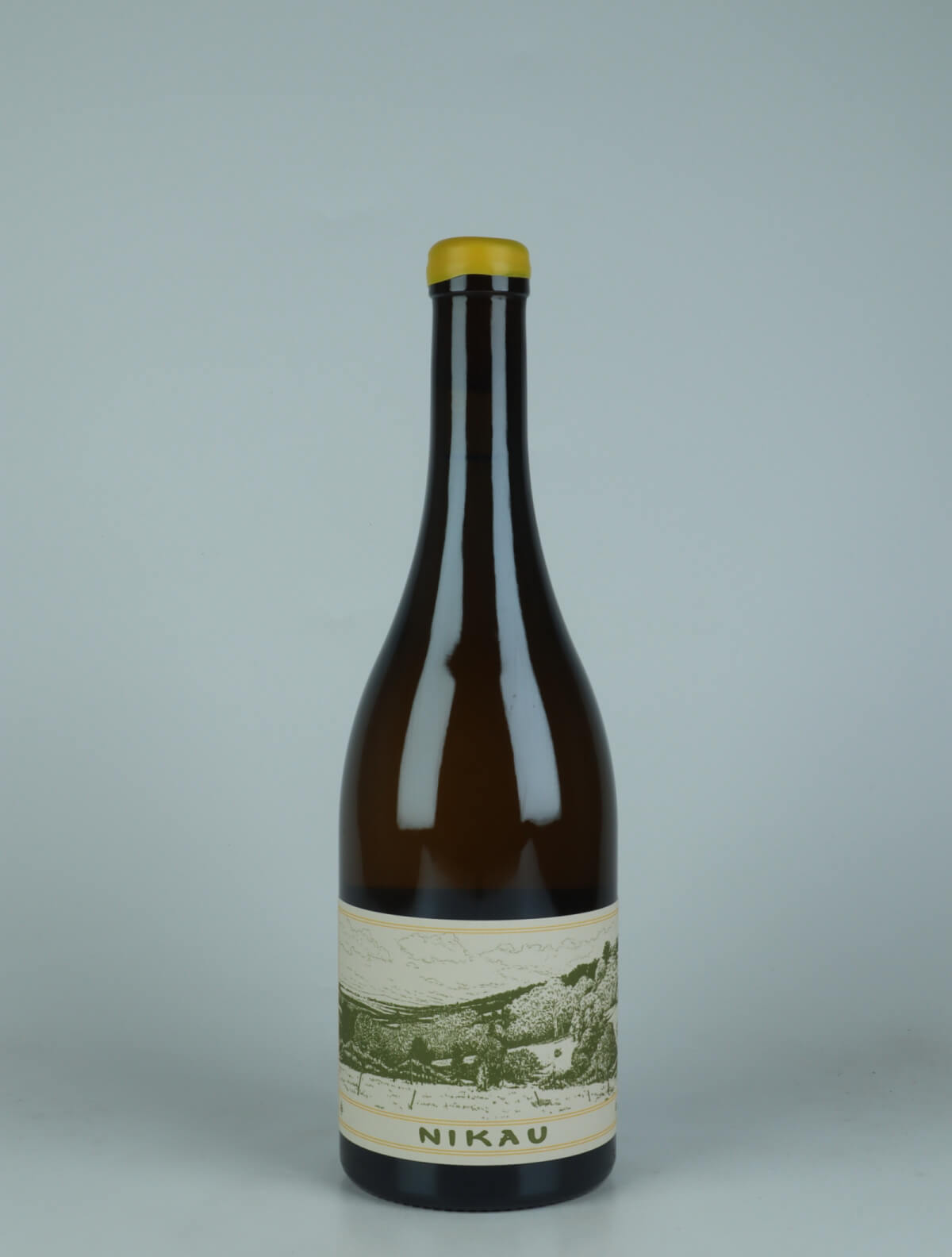 A bottle 2022 Tolone White Hvidvin from Nikau Farm, Victoria in Australien