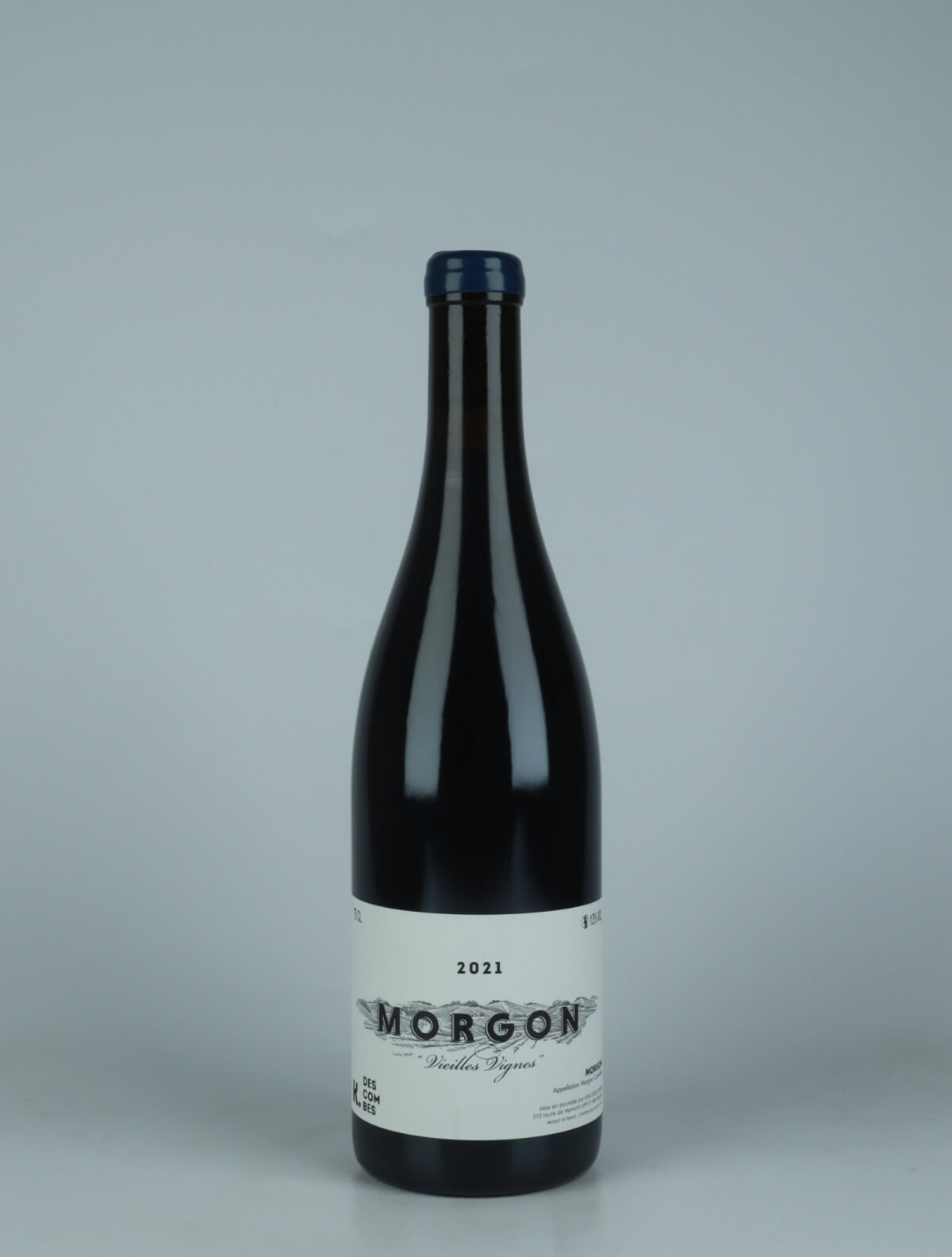 A bottle 2021 Morgon Vieilles Vignes Rødvin from Kewin Descombes, Beaujolais in Frankrig