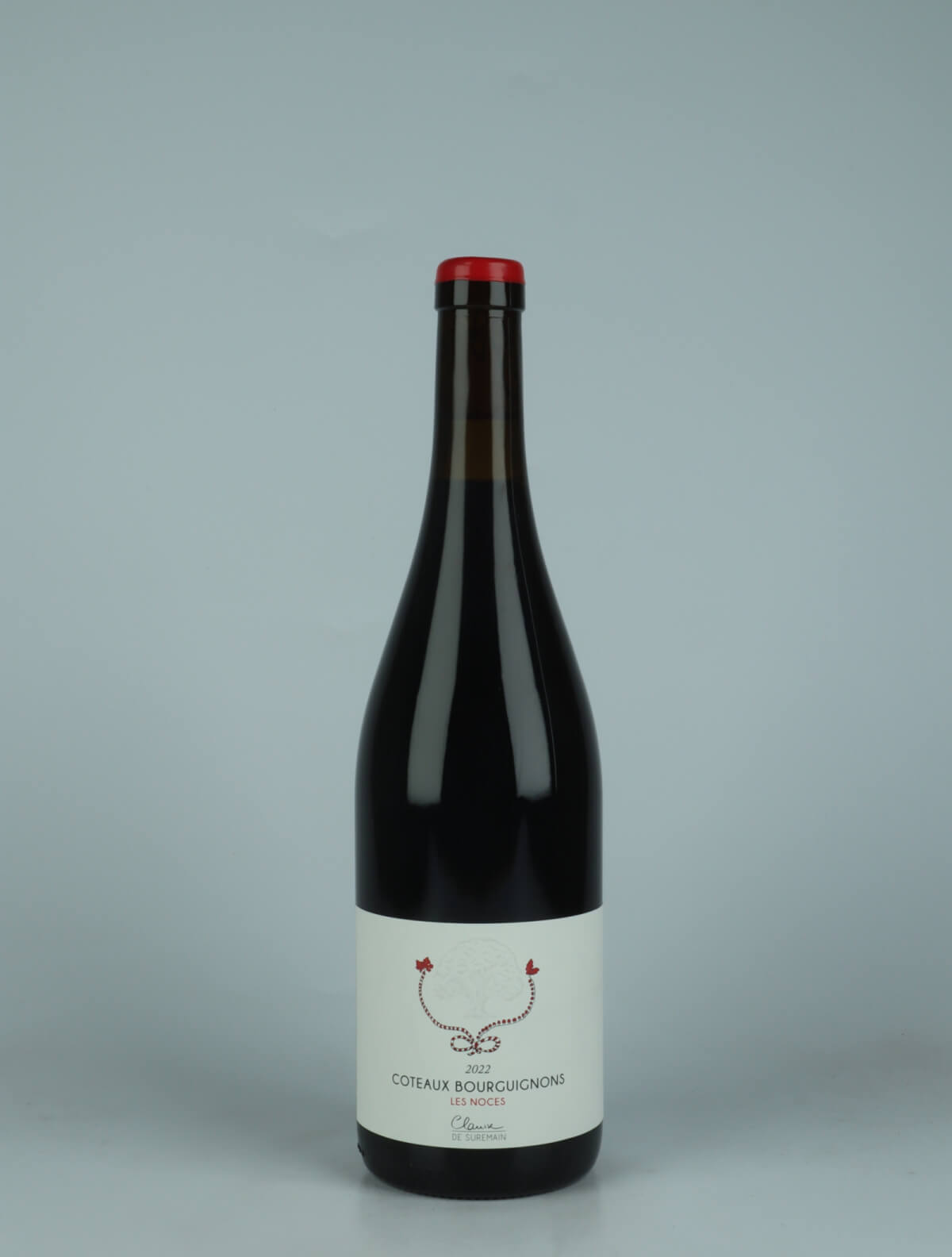 A bottle 2022 Côteaux Bourguignons - Les Noces Rødvin from Clarisse de Suremain, Bourgogne in Frankrig