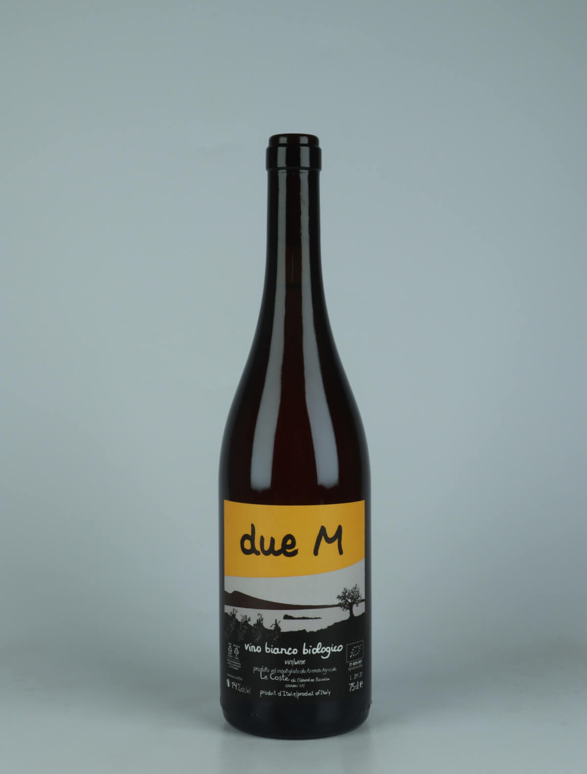 A bottle 2021 Due M Orange vin from Le Coste, Lazio in Italien