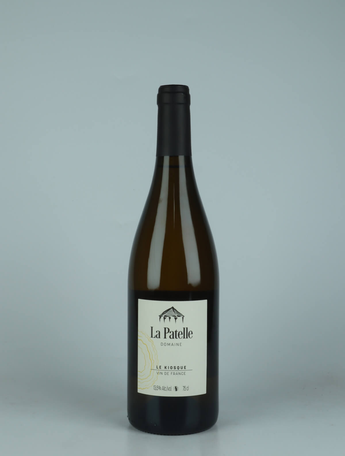 A bottle 2023 Le Kiosque - Chardonnay Hvidvin from Domaine de La Patelle, Jura in Frankrig