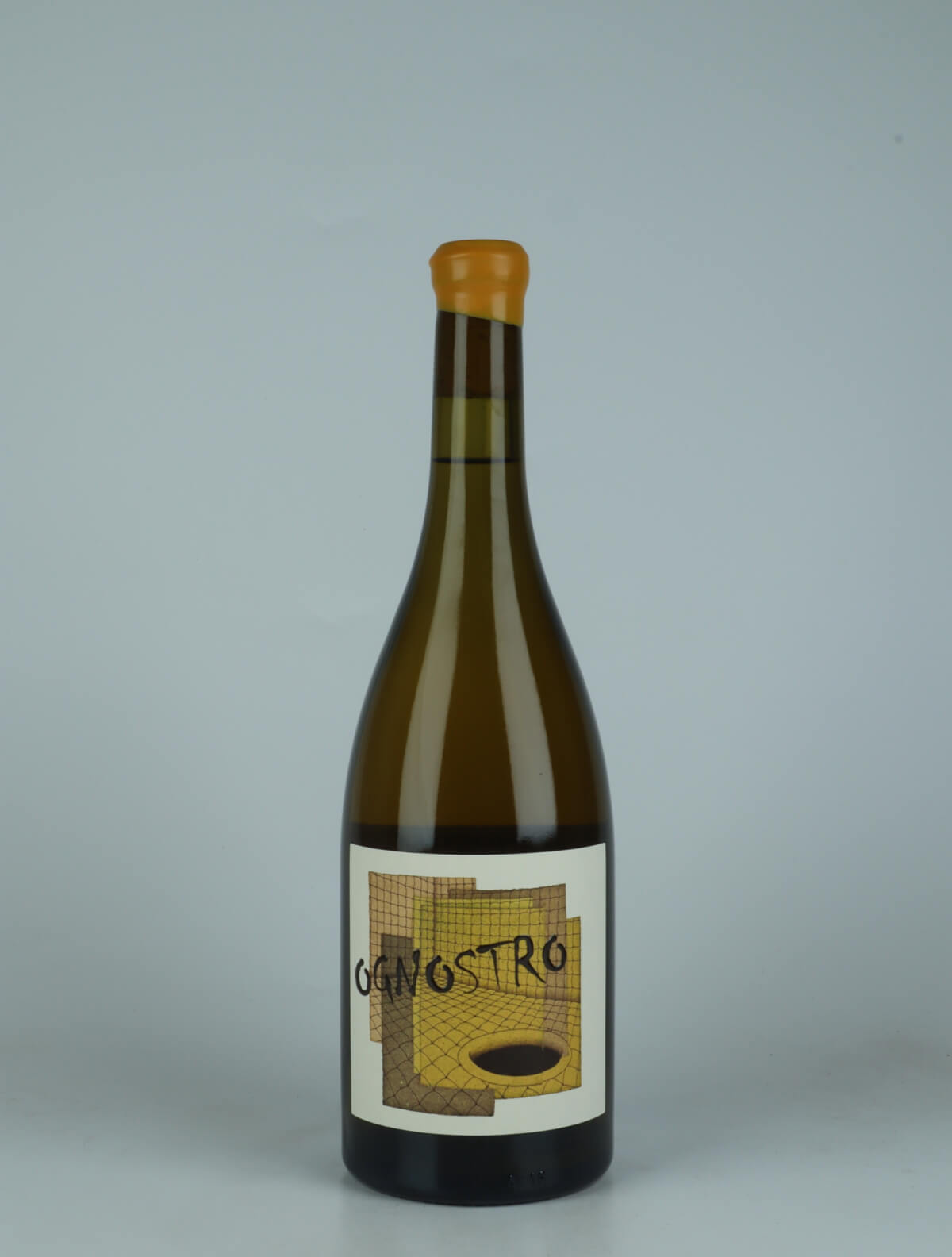 A bottle 2023 Ognostro Bianco Hvidvin from Marco Tinessa, Campanien in Italien