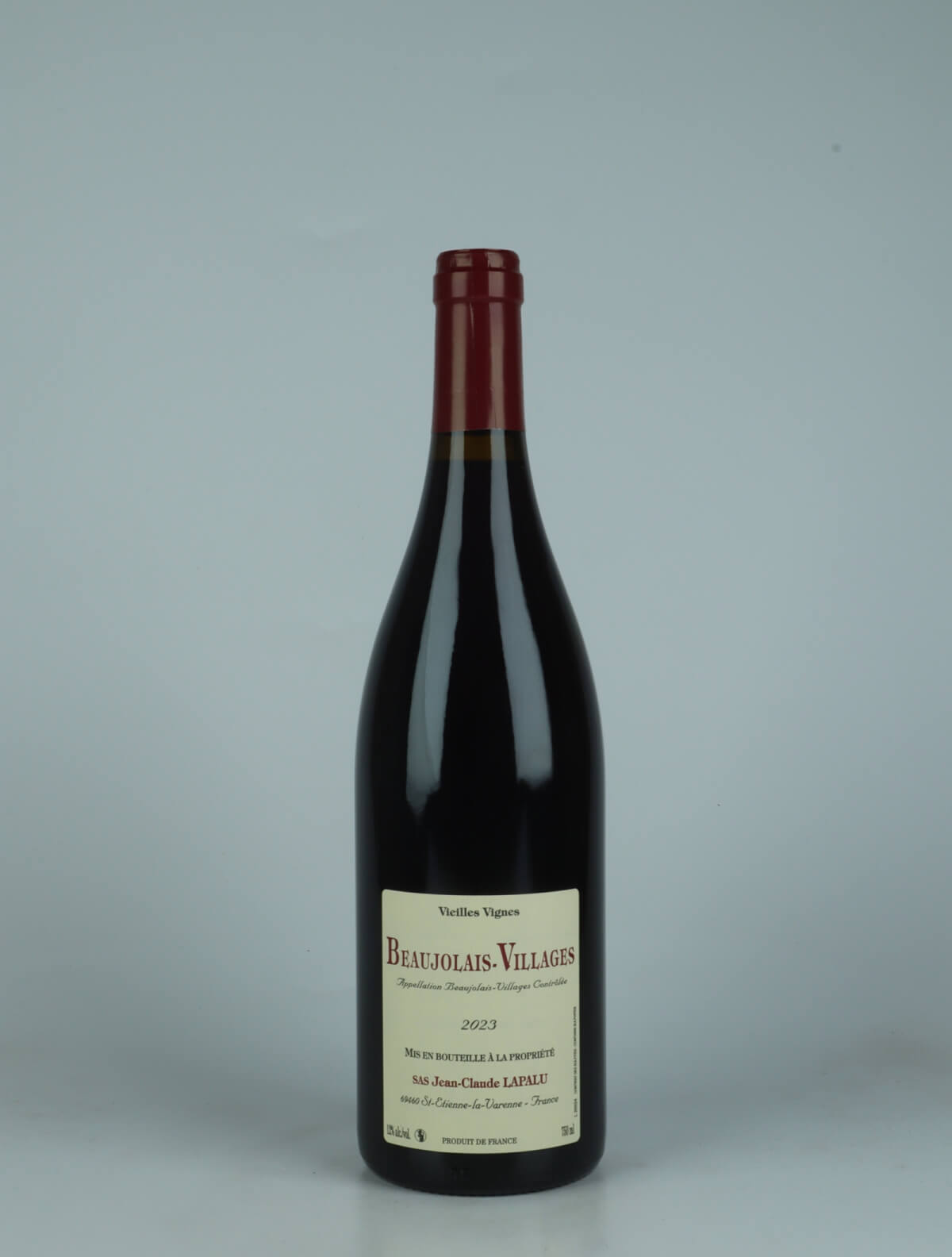 A bottle 2023 Beaujolais Villages - Vieilles Vignes Rødvin from Jean-Claude Lapalu, Beaujolais in Frankrig