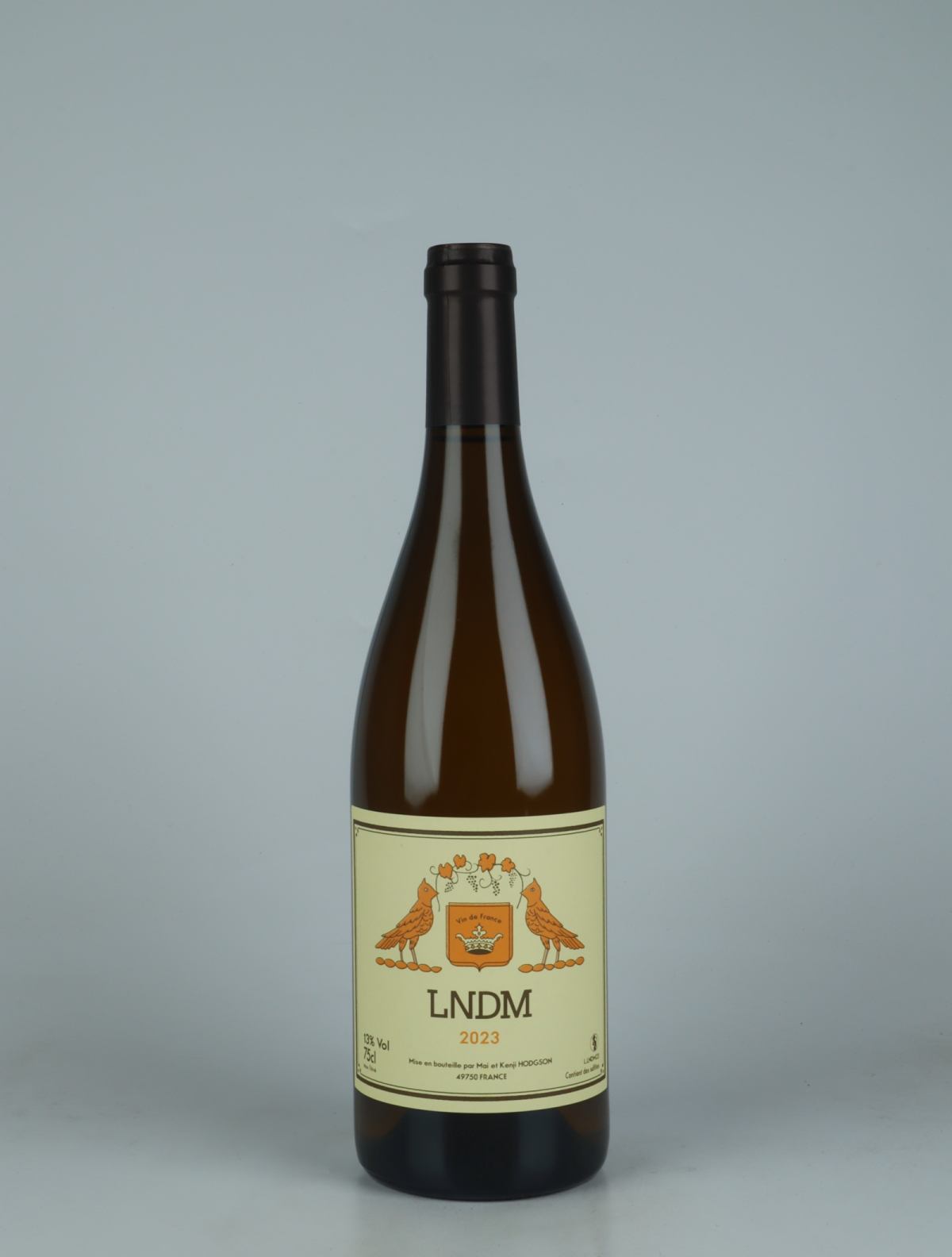 A bottle 2023 LNDM White wine from Mai et Kenji Hodgson, Loire in France