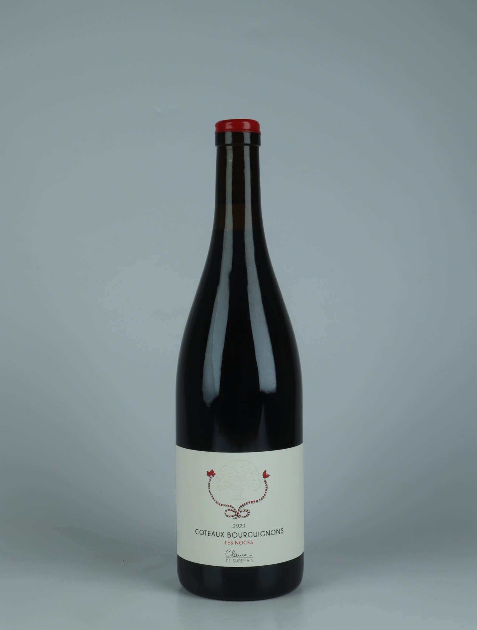 A bottle 2023 Côteaux Bourguignons - Les Noces Rødvin from Clarisse de Suremain, Bourgogne in Frankrig