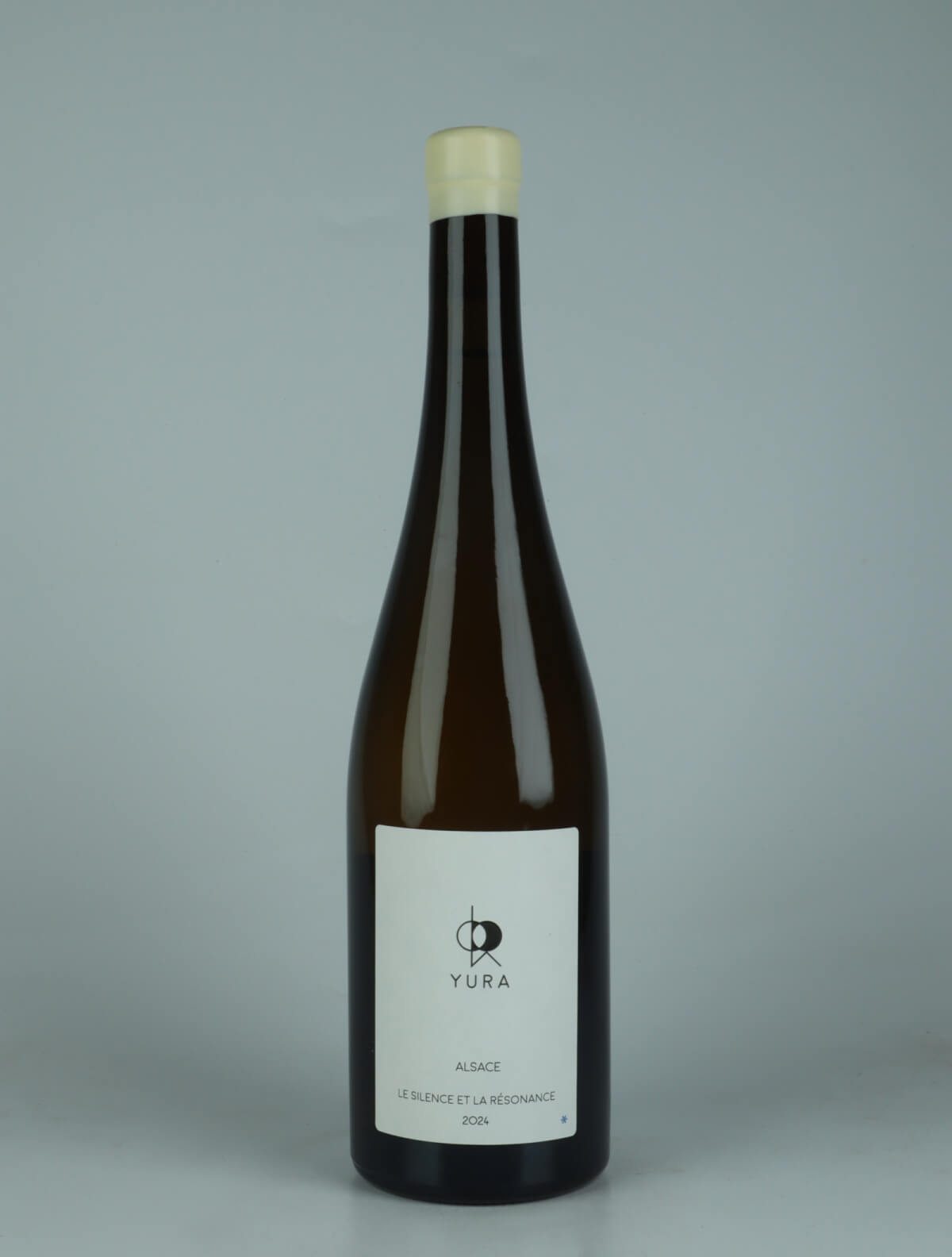 A bottle 2024 Le Silence et la Résonance Hvidvin from Jintaro Yura, Alsace in Frankrig