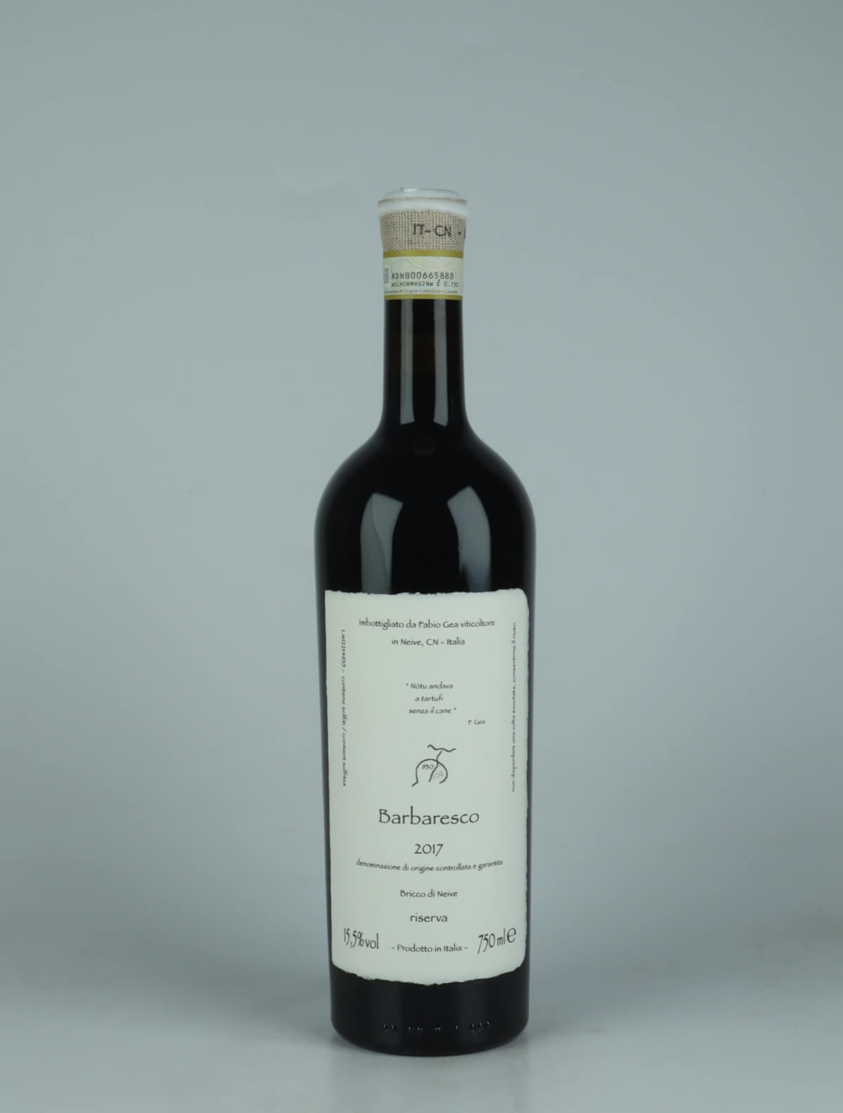 A bottle 2017 Barbaresco Riserva (Nòtu andava a tartufi senza il cane) Rødvin from Fabio Gea, Piemonte in Italien