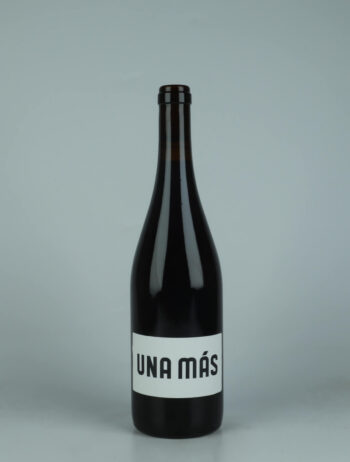 A bottle 2022 Una Más Red wine from Bodega Frontio, Arribes in Spain