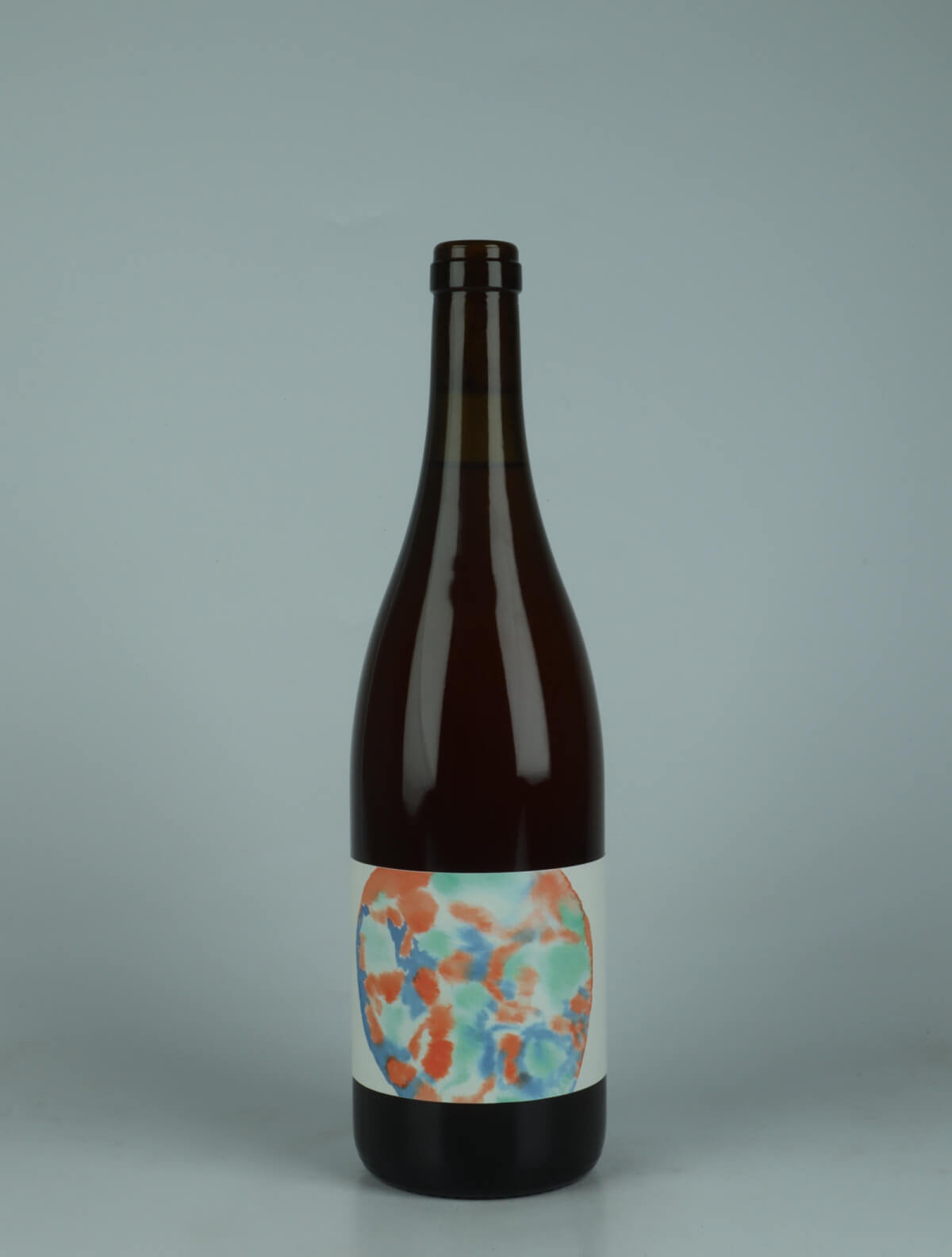 A bottle 2024 La Manivelle - Traminer Orange vin from Domaine des Ourobores, Jura in Frankrig
