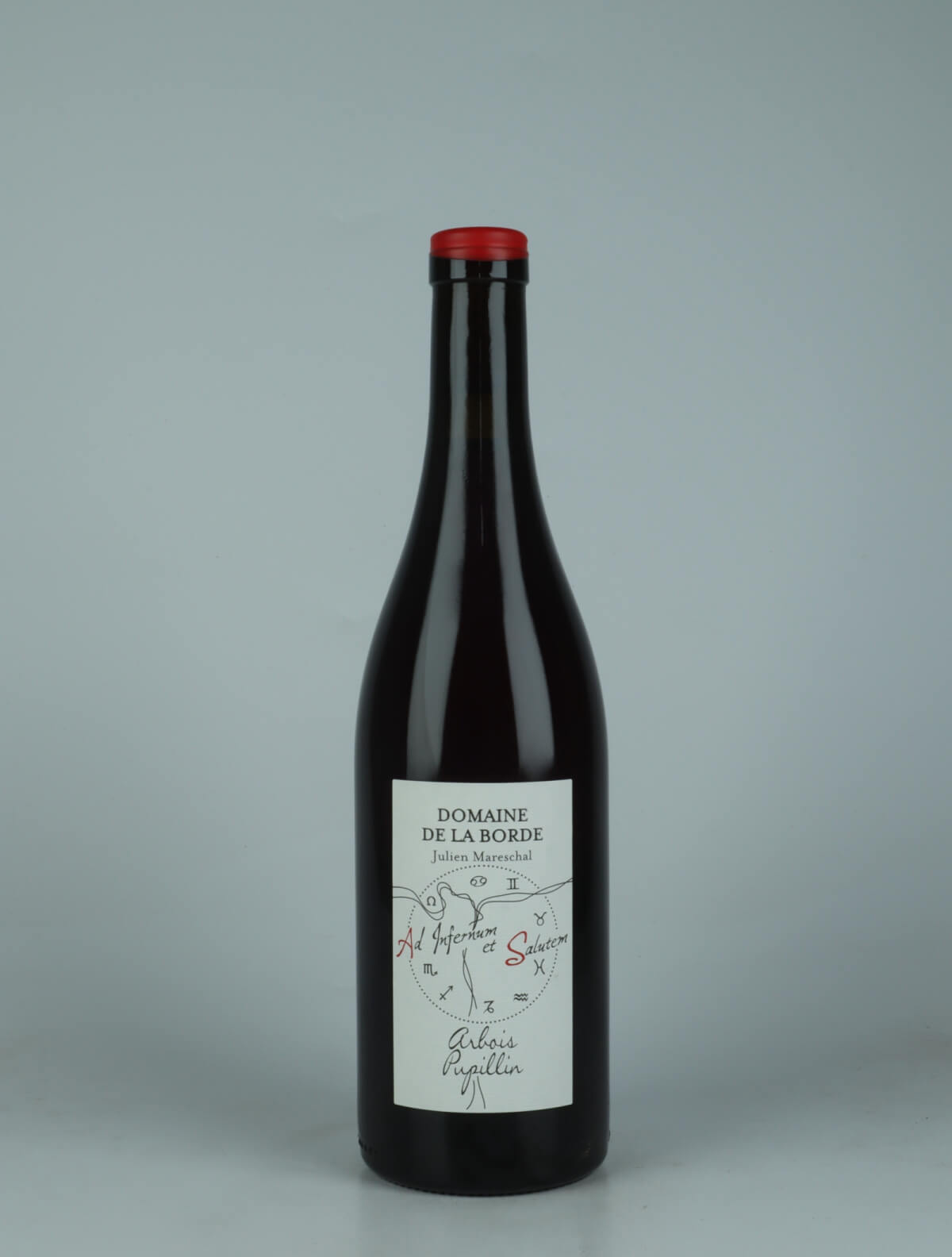 A bottle 2024 Ad Infernum et Salutem Rødvin from Domaine de la Borde, Jura in Frankrig