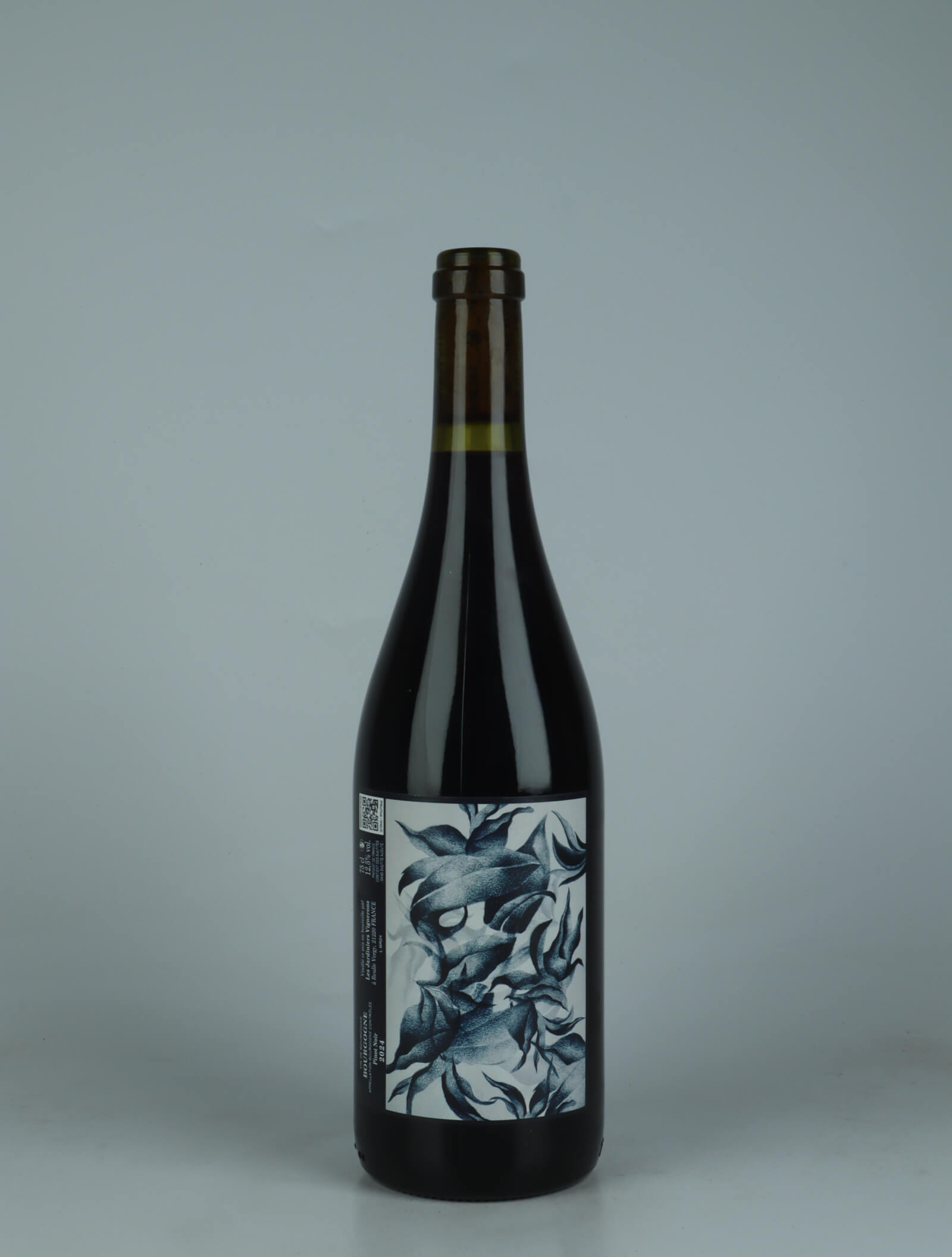 A bottle 2024 Bourgogne Pinot Noir Red wine from Les Jardiniers Vignerons, Burgundy in France