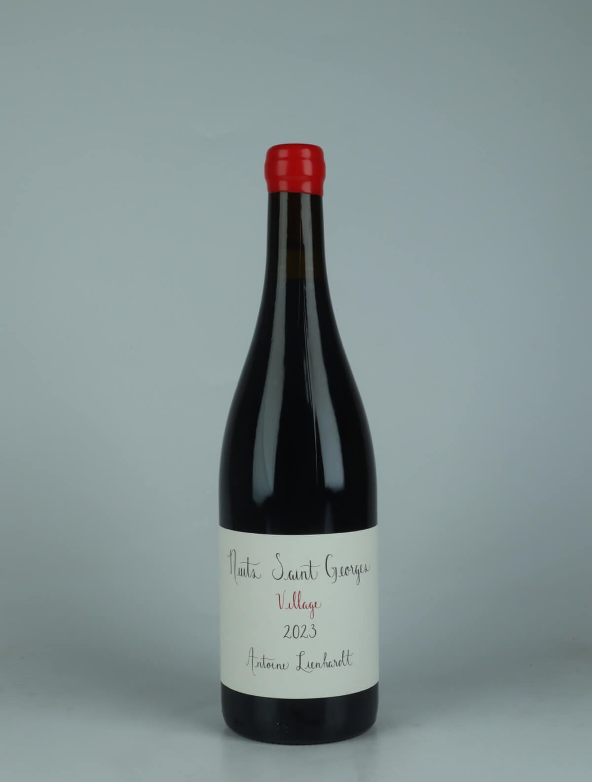 A bottle 2023 Nuits Saint Georges Rødvin from Antoine Lienhardt, Bourgogne in Frankrig