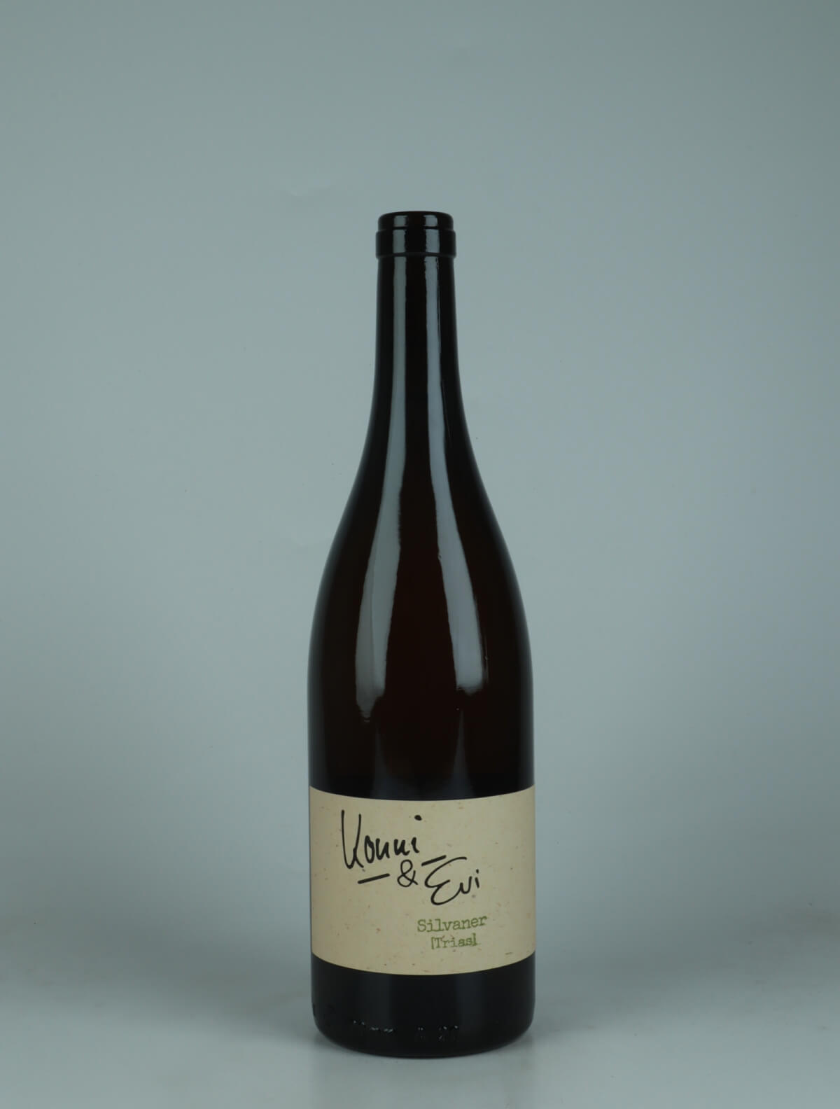 A bottle 2023 Silvaner - Trias Hvidvin from Konni &amp; Evi, Saale-Unstrut in Tyskland