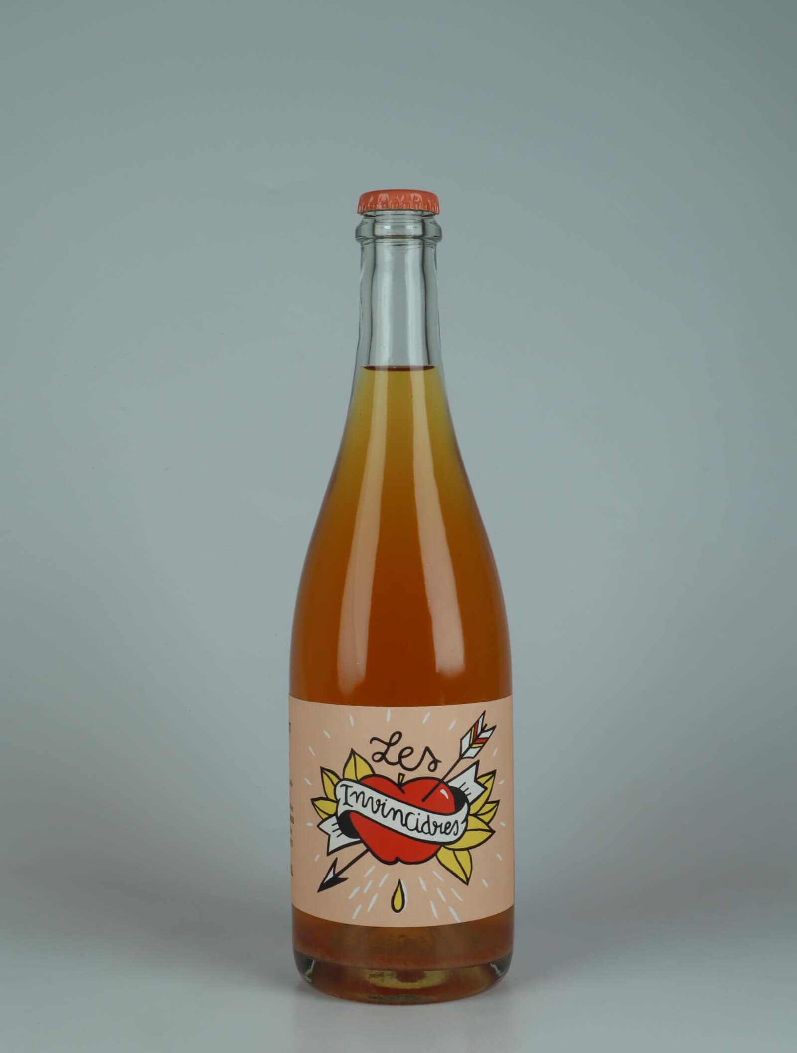 A bottle 2023 Invincidres Cider from Vincent Wallard, Loire in Frankrig