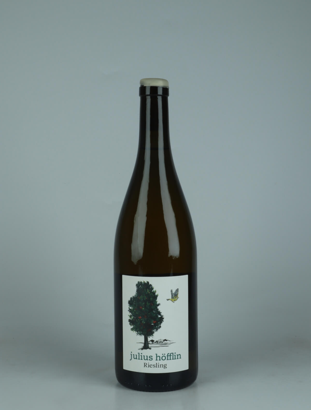 A bottle 2023 Riesling Hvidvin from Julius Höfflin, Baden in Tyskland