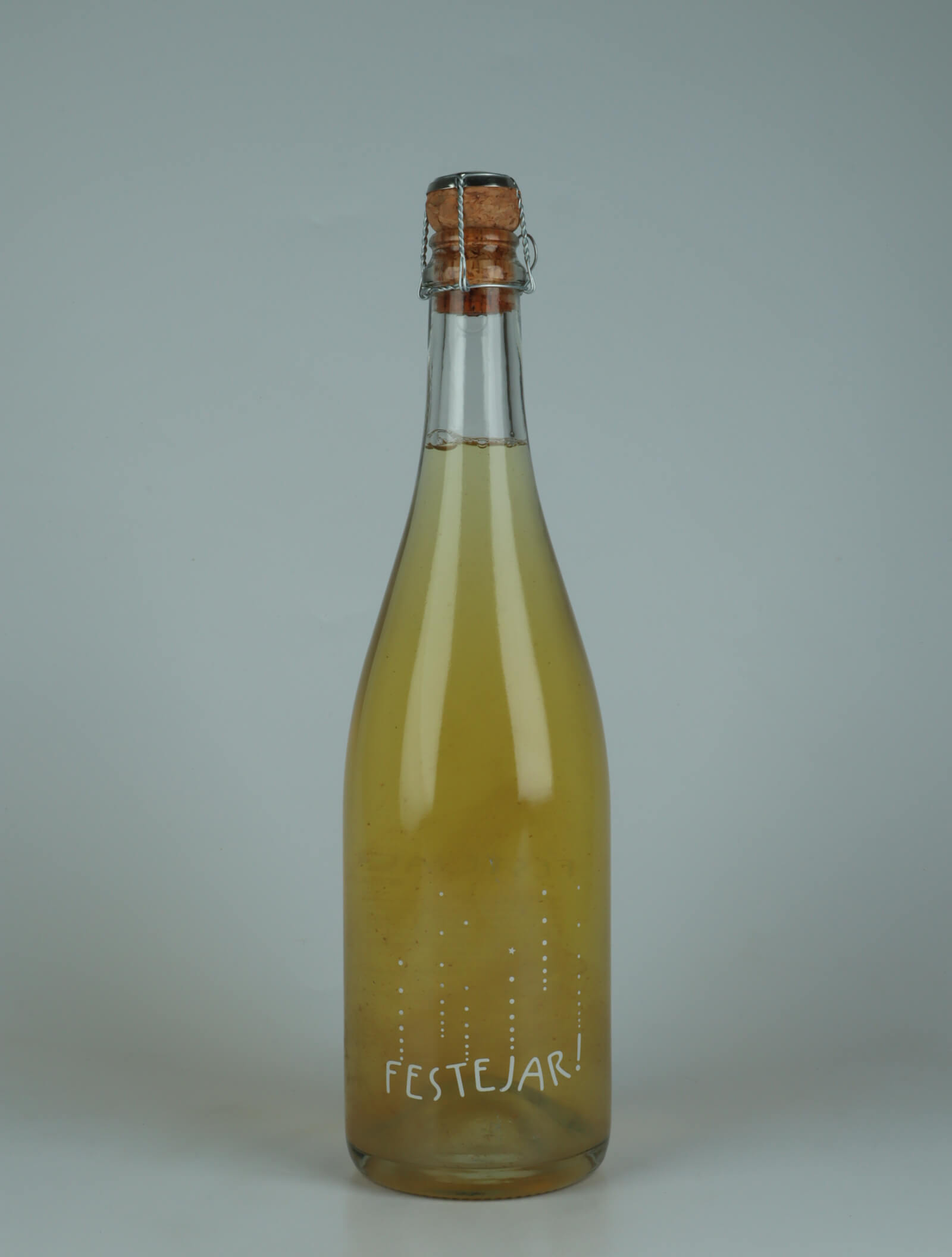 A bottle 2023 Festejar Blanc Mousserende from Patrick Bouju, Auvergne in Frankrig