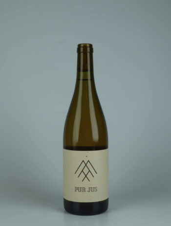 A bottle 2022 Pur Jus White wine from Max Sein Wein, Baden in Germany