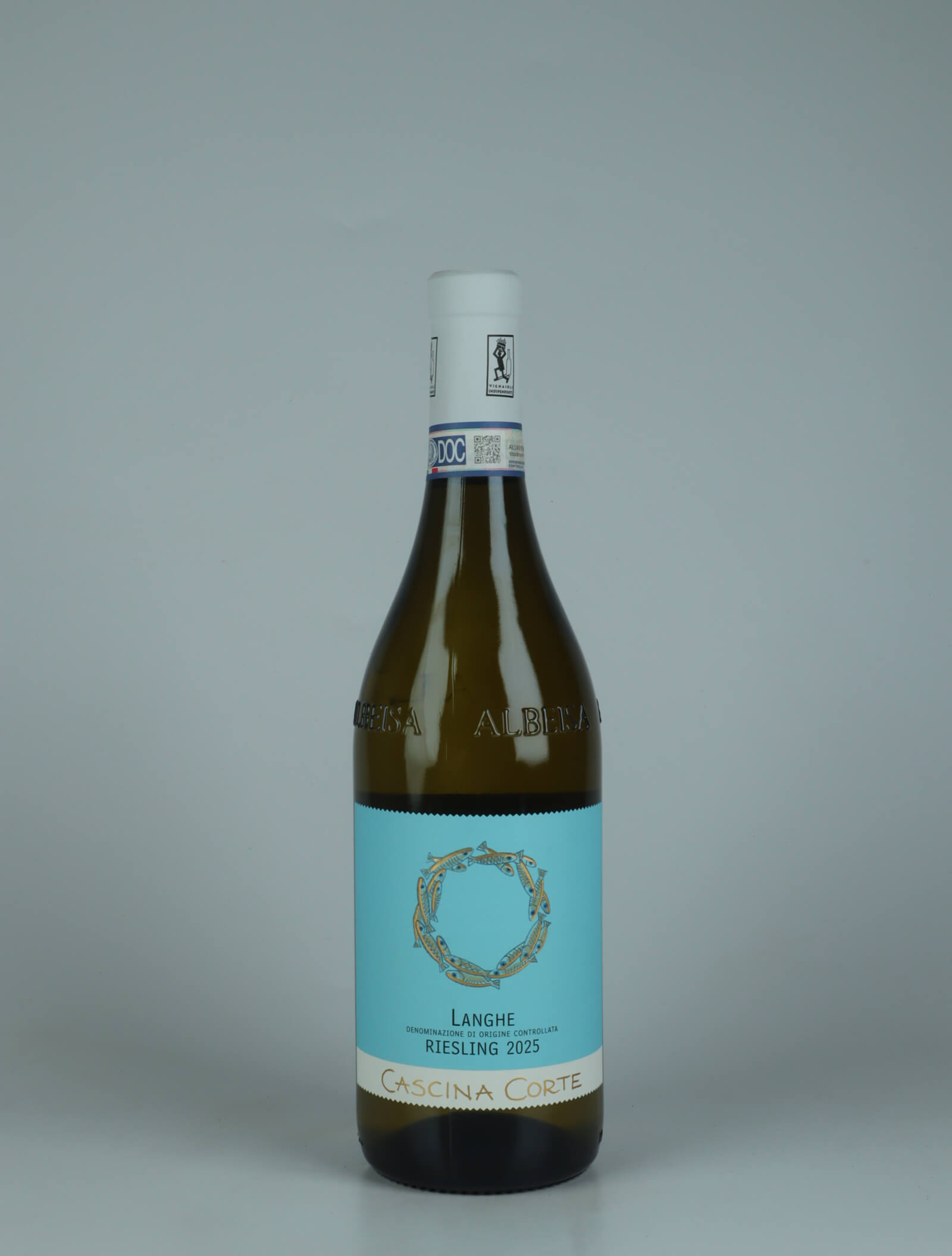 A bottle 2025 Langhe Riesling Hvidvin from Cascina Corte, Piemonte in Italien