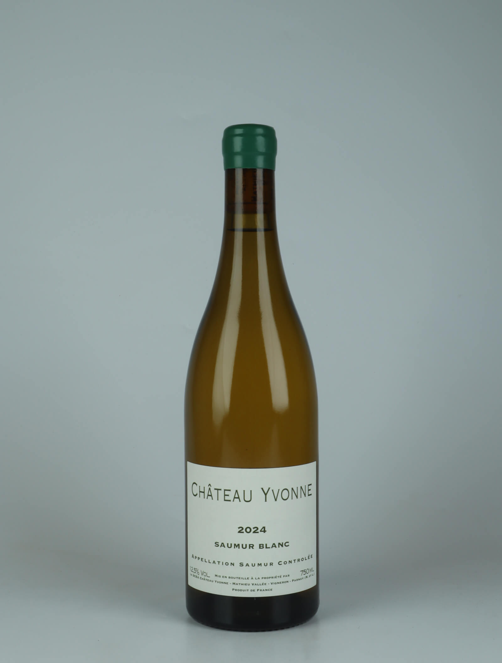 A bottle 2024 Saumur Blanc Hvidvin from Château Yvonne, Loire in Frankrig