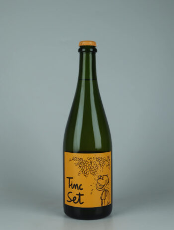 A bottle 2024 Tinc Set Sparkling from Mas Candí, Penedès in Spain