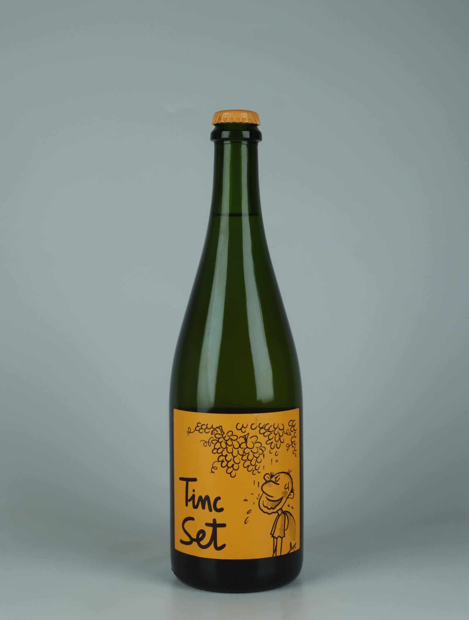 A bottle 2024 Tinc Set Mousserende from Mas Candí, Penedès in Spanien