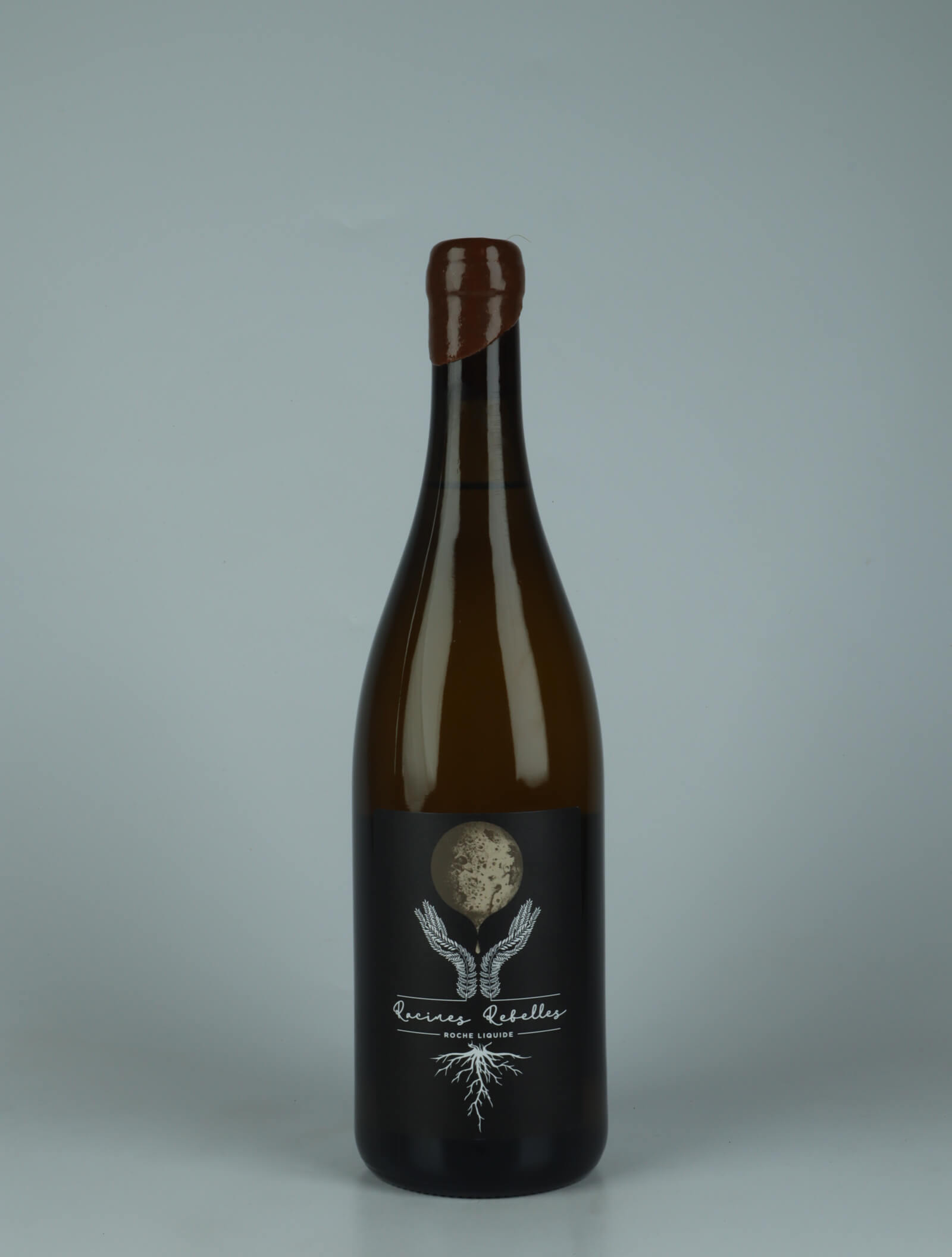 A bottle 2024 Roche Liquide Hvidvin from Racines Rebelles, Moselle in Luxemburg