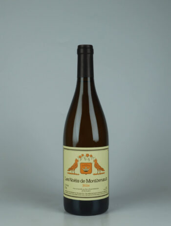 A bottle 2024 Les Noëls de Montbenault White wine from Mai et Kenji Hodgson, Loire in France