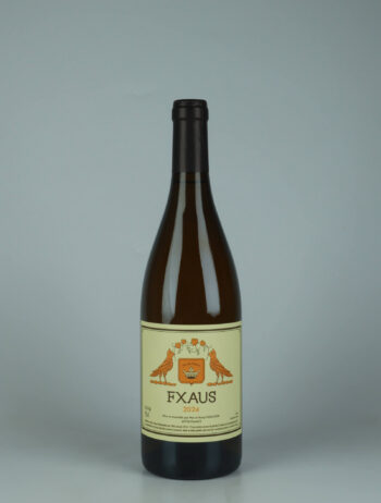 A bottle 2024 FXAUS White wine from Mai et Kenji Hodgson, Loire in France