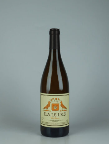 A bottle N.V. D.A.I.S.I.E.S. White wine from Mai et Kenji Hodgson, Loire in France